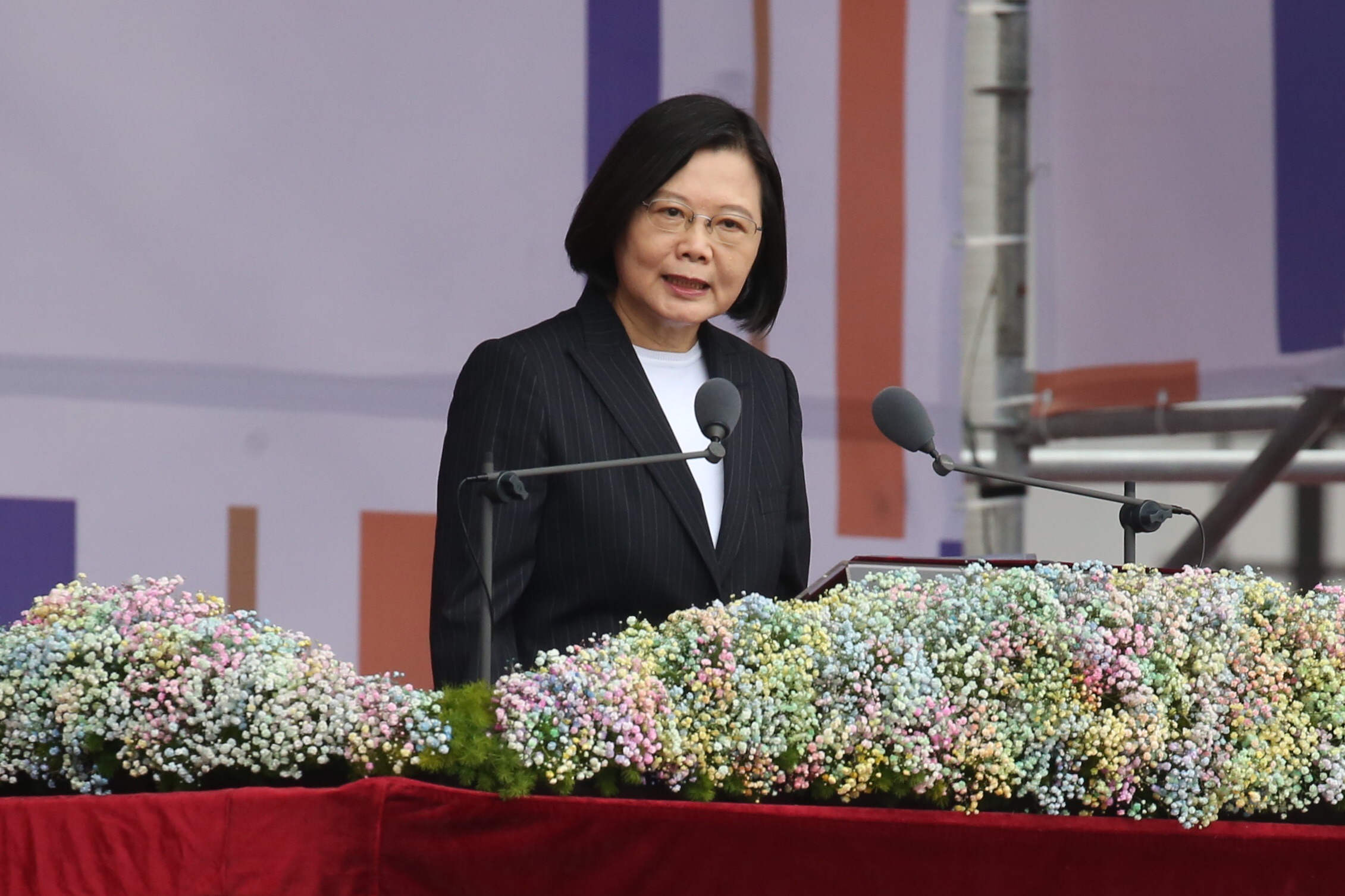 今天是「雙十國慶」，總統蔡英文稍早於國慶大會中發表國慶演說，今年以「團結台灣，自信前行」為主題。