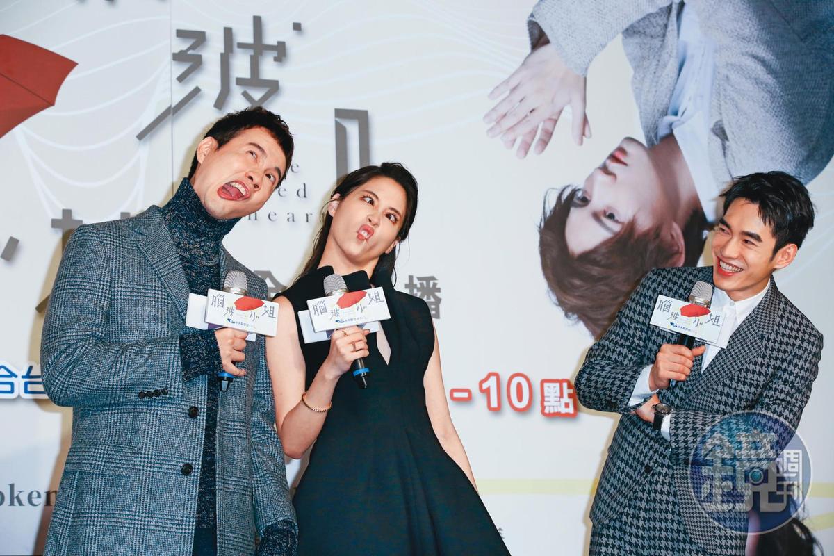 歐陽龍的大女兒歐陽妮妮（中）挑大梁主演《腦波小姐》上檔，與張書豪（右）、張捷（左）現身首映會，扮鬼臉搞笑。