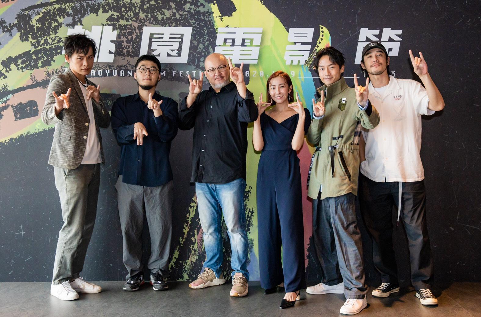 黃鐙輝(左起)、導演洪子鵬、劉亮佐、林雨葶、大鶴、黃騰浩出席桃園電影節首映,為《陽光電台不打烊》宣傳。(桃園電影節提供)