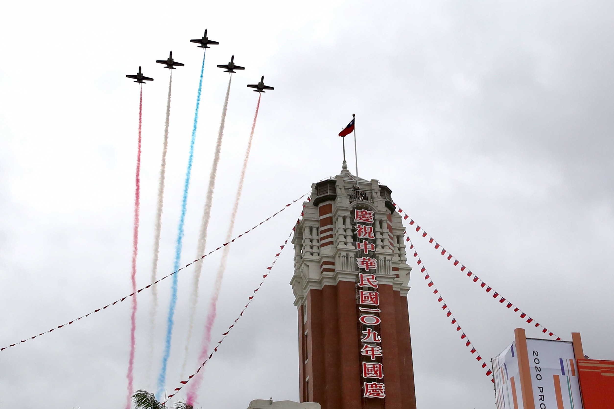 昨天是中華民國國慶日，總統府前舉行國慶大會。