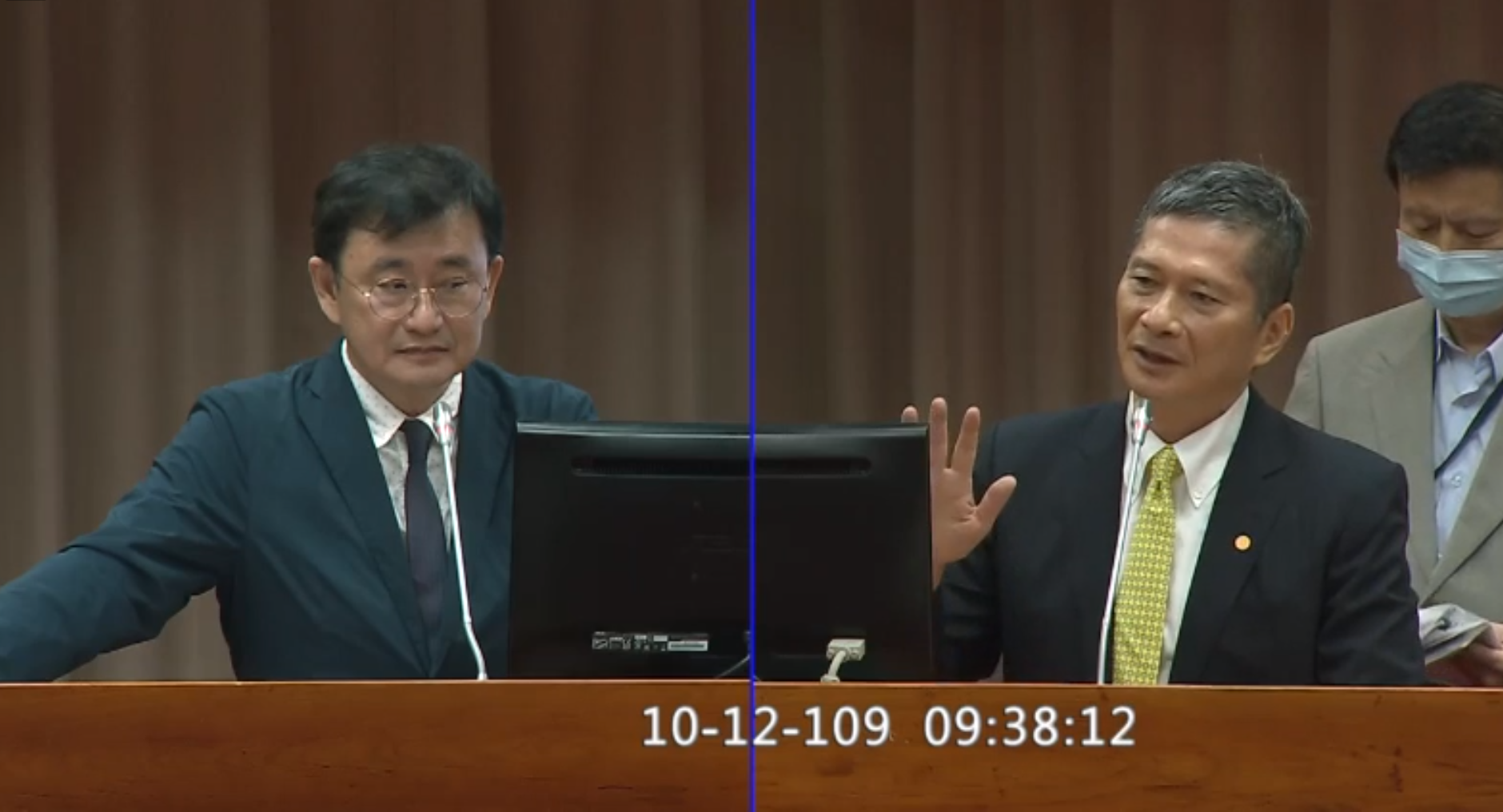 民進黨立委黃國書今早針對國美館館長夫人干政議題質詢文化部長李永得。(翻攝立法院iVod系統)