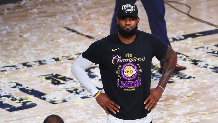 詹皇(Lebron James)成功帶領洛杉磯湖人隊拿下2020總冠軍,也是隊史第17座冠軍。(翻攝自NBA官方臉書)