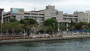 簡姓少年於賣場女廁偷拍,高雄地方法院判刑拘役30日。(翻攝畫面)