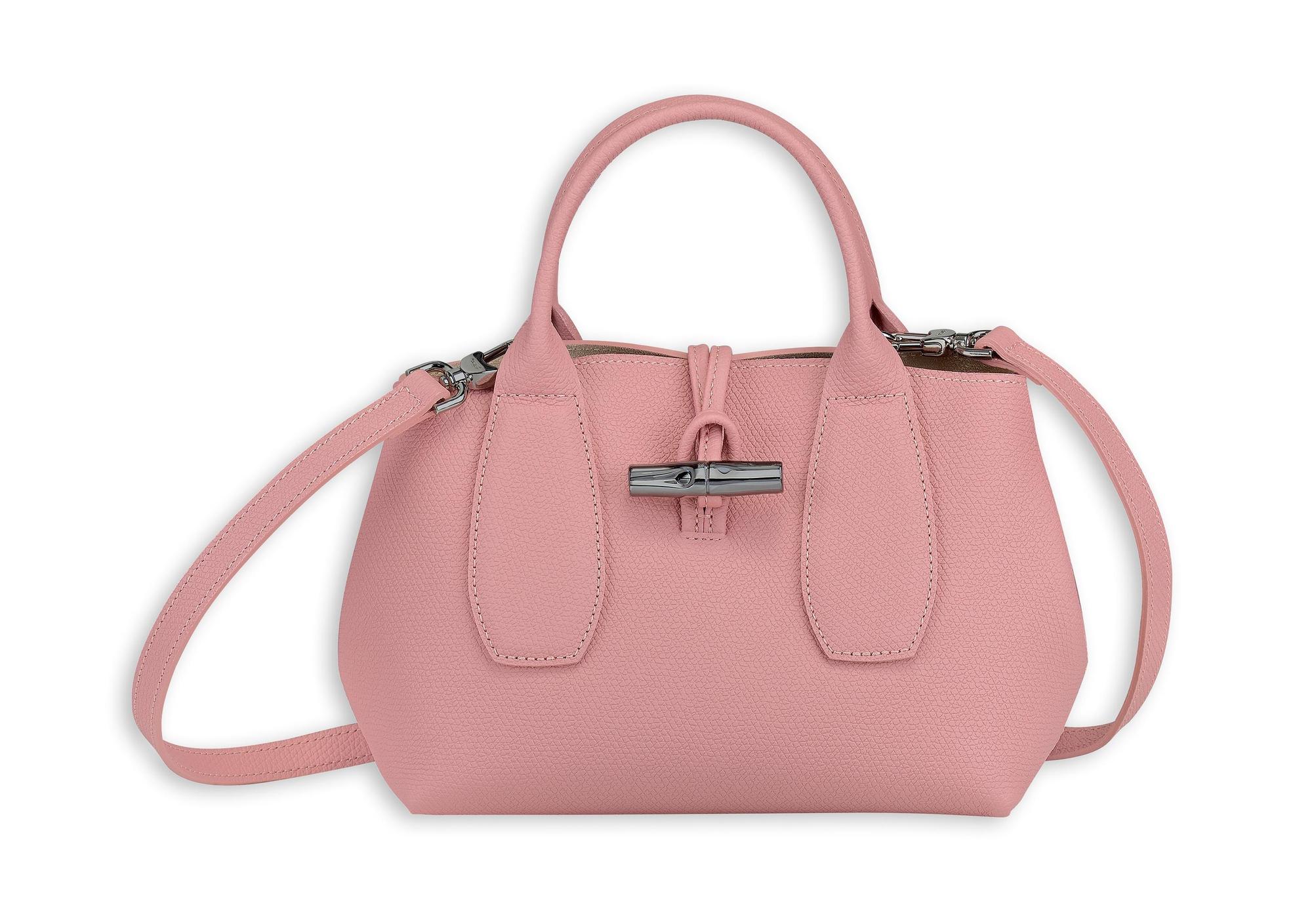 柔粉色Roseau Box系列斜背包。NT$15,700。（Longchamp提供）