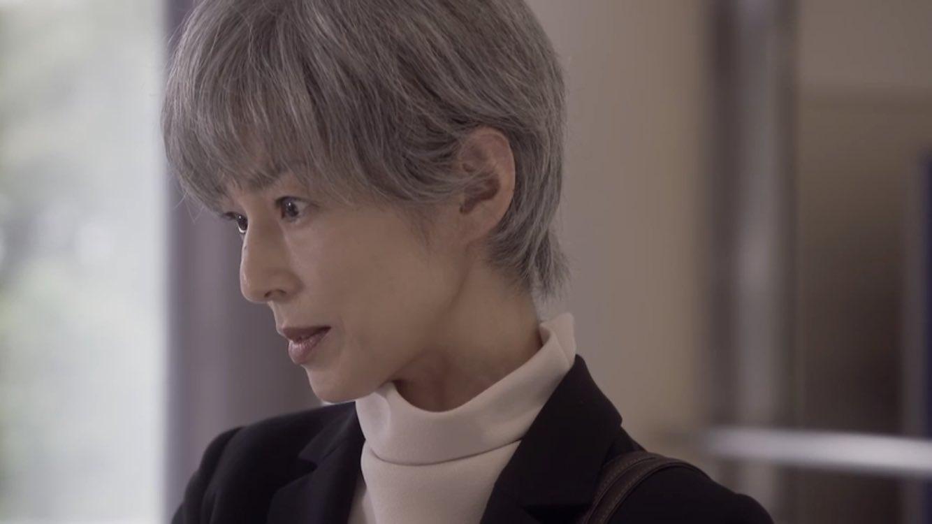 鈴木保奈美在《35歲的少女》中,因愛女車禍逐漸沒了笑容,眼神更讓人不寒而慄。(翻攝自日本電視台畫面)