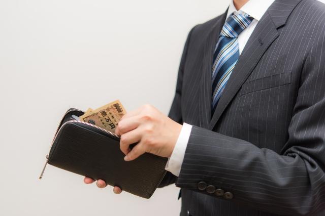 一名人夫貼文分享家庭經濟困境，認為「單身真的比較好」引發網友討論。（示意圖，Photo-AC）