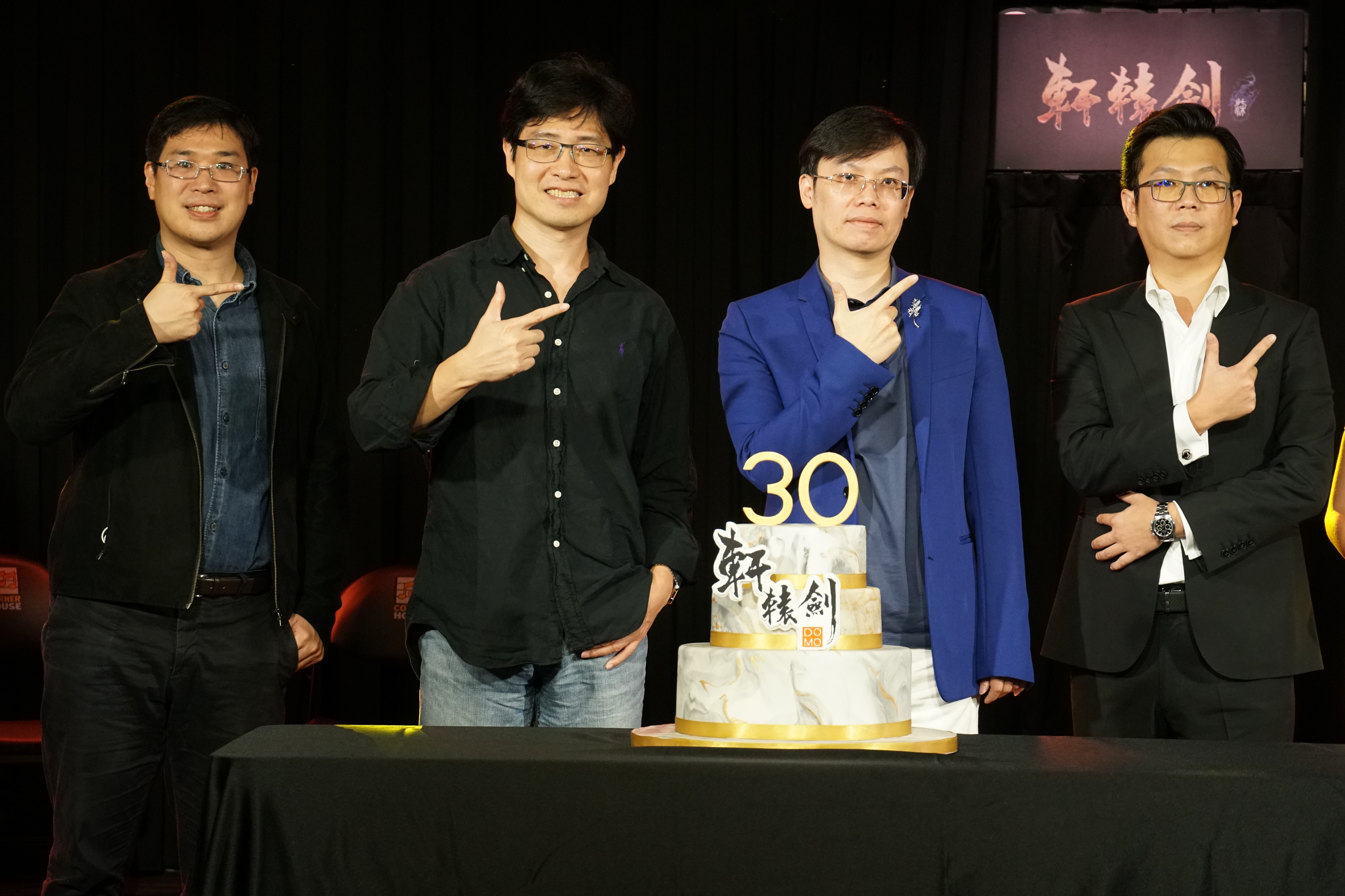 大宇資訊今舉行《軒轅劍柒》上市發布會暨《軒轅劍》30週年慶生。由左至右為台灣角川國際動漫副總經理羅際明、大宇資訊總經理蔡明宏、大宇資訊董事長凃俊光及傑仕登董事長莊景淙。