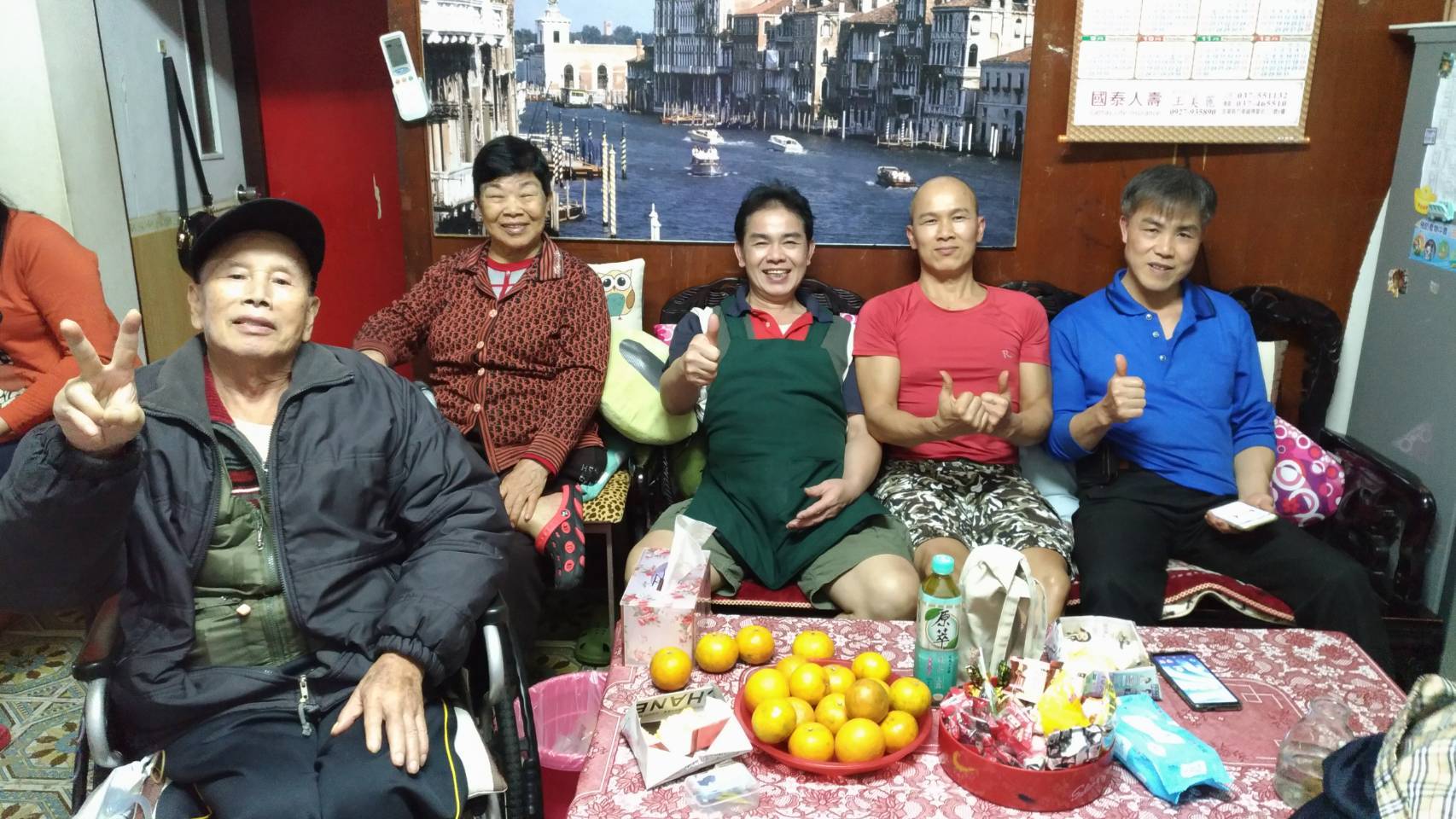 葉家3兄弟十分團結孝順,傳為鄉里間的佳話,讓爸媽與有榮焉。(葉日傳提供)
