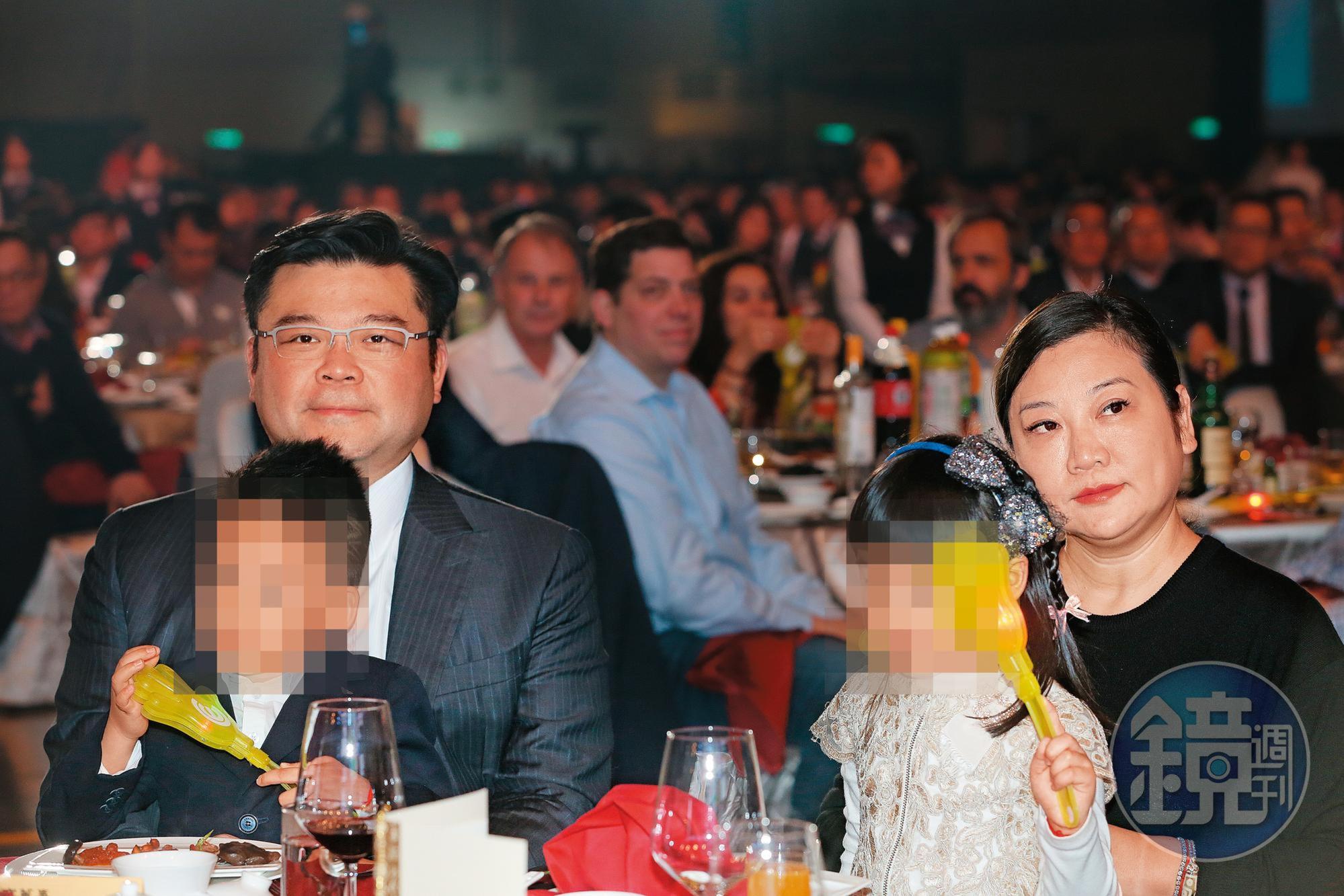 許介立的另一半楊紫晴,是他追了11年才修成正果。
