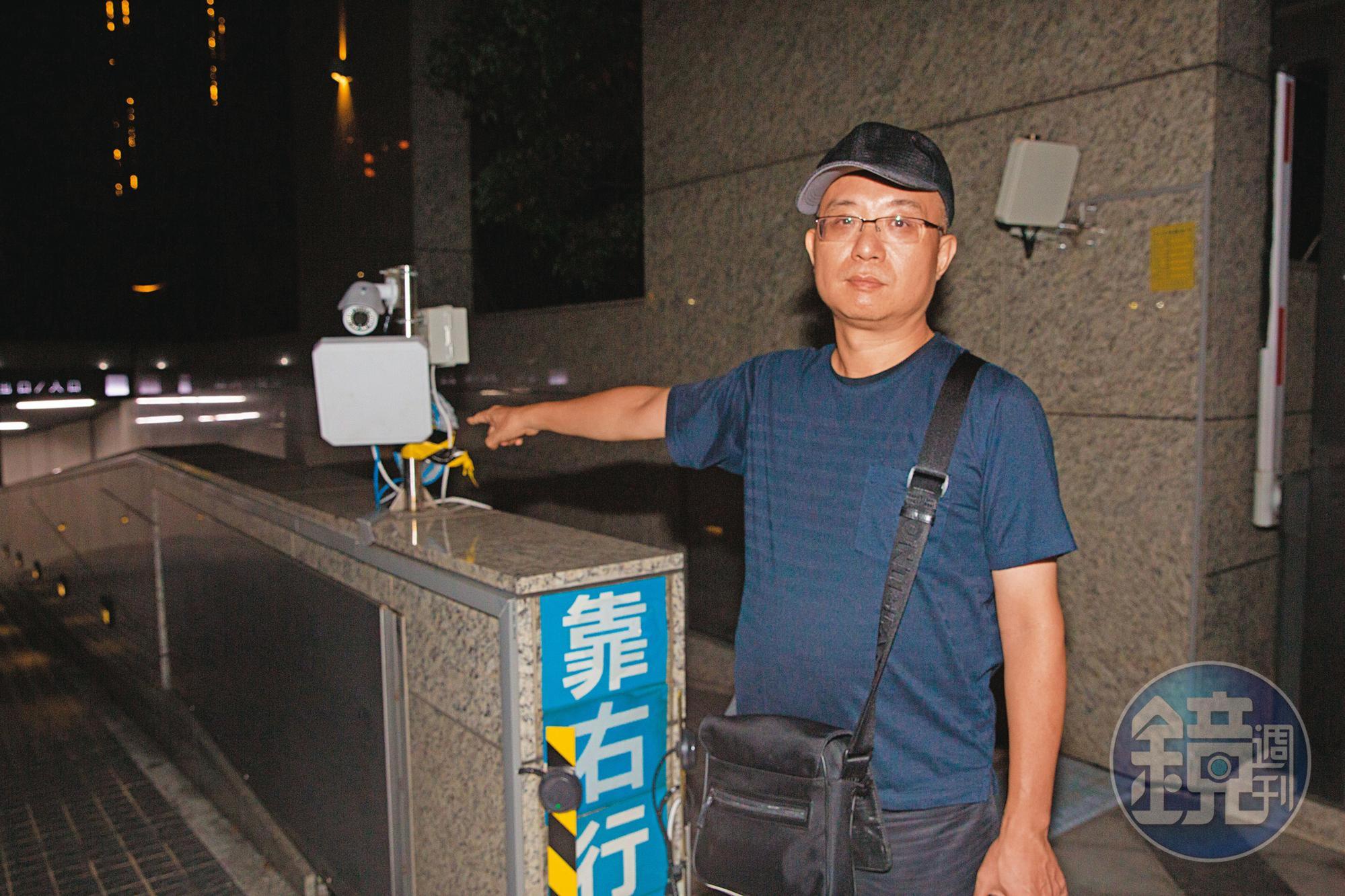 住戶指控劉承武採購車道辨識系統獨斷獨行,比市價高出約1倍。