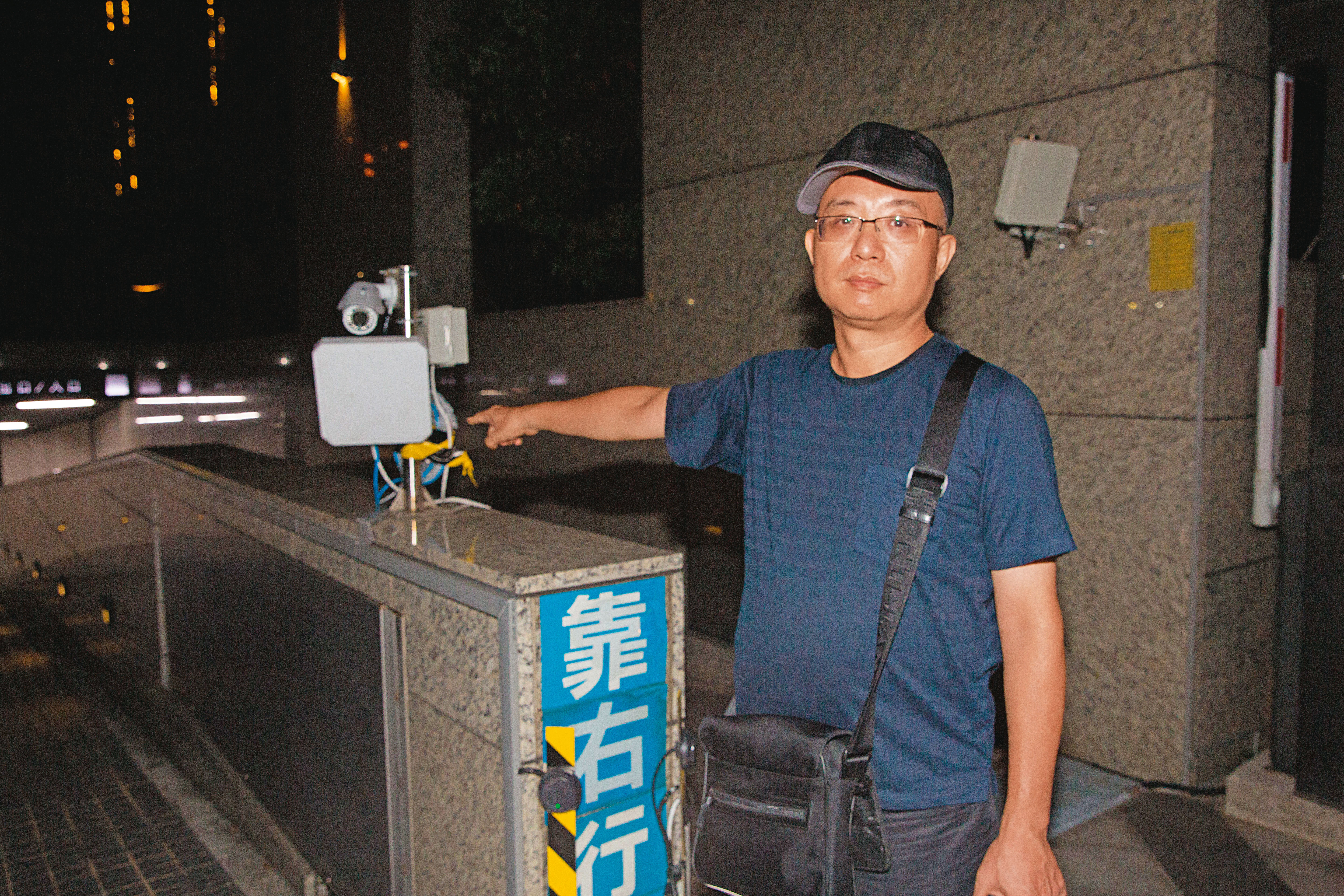 住戶指控劉承武採購車道辨識系統獨斷獨行，比市價高出約1倍。