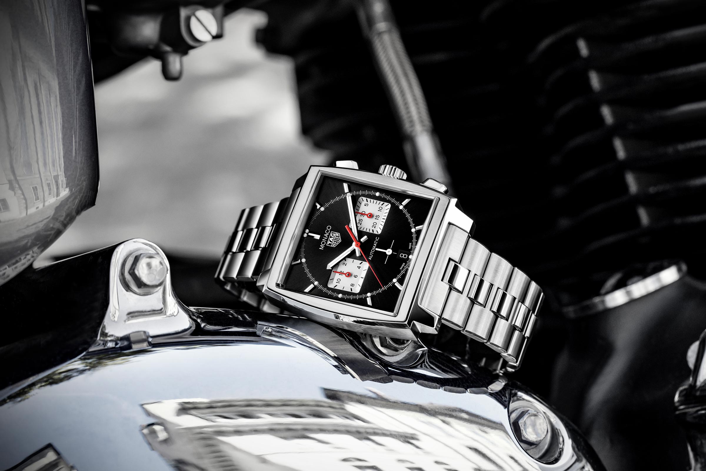 【新錶快訊】經典方錶重新演繹！豪雅Monaco H02腕錶新增鏈帶版本