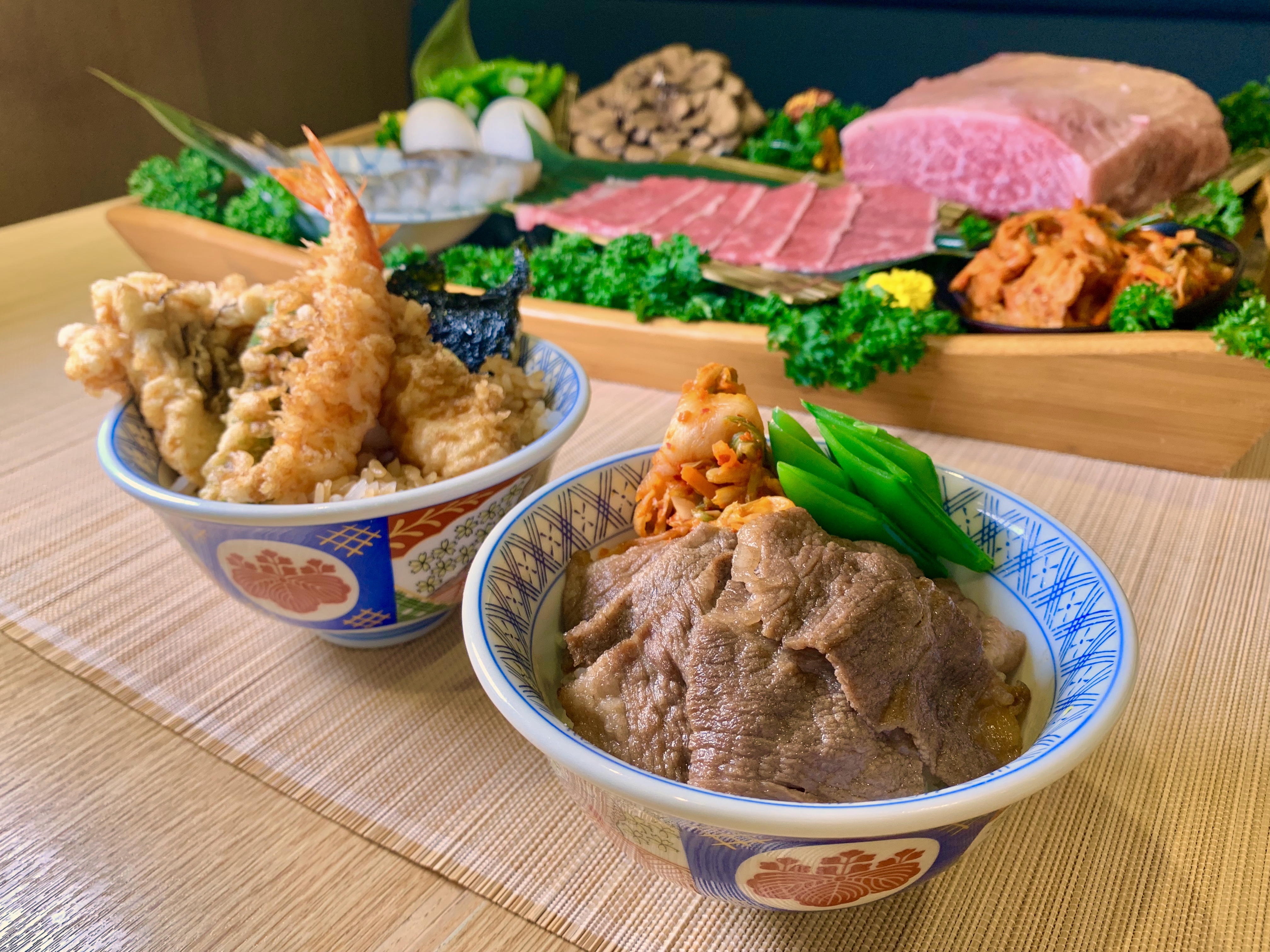 「金子半之助」近期與知名頂級燒肉品牌「老乾杯」聯手，推出「日本和牛雙饗丼」。（520元／每份有2款丼飯）