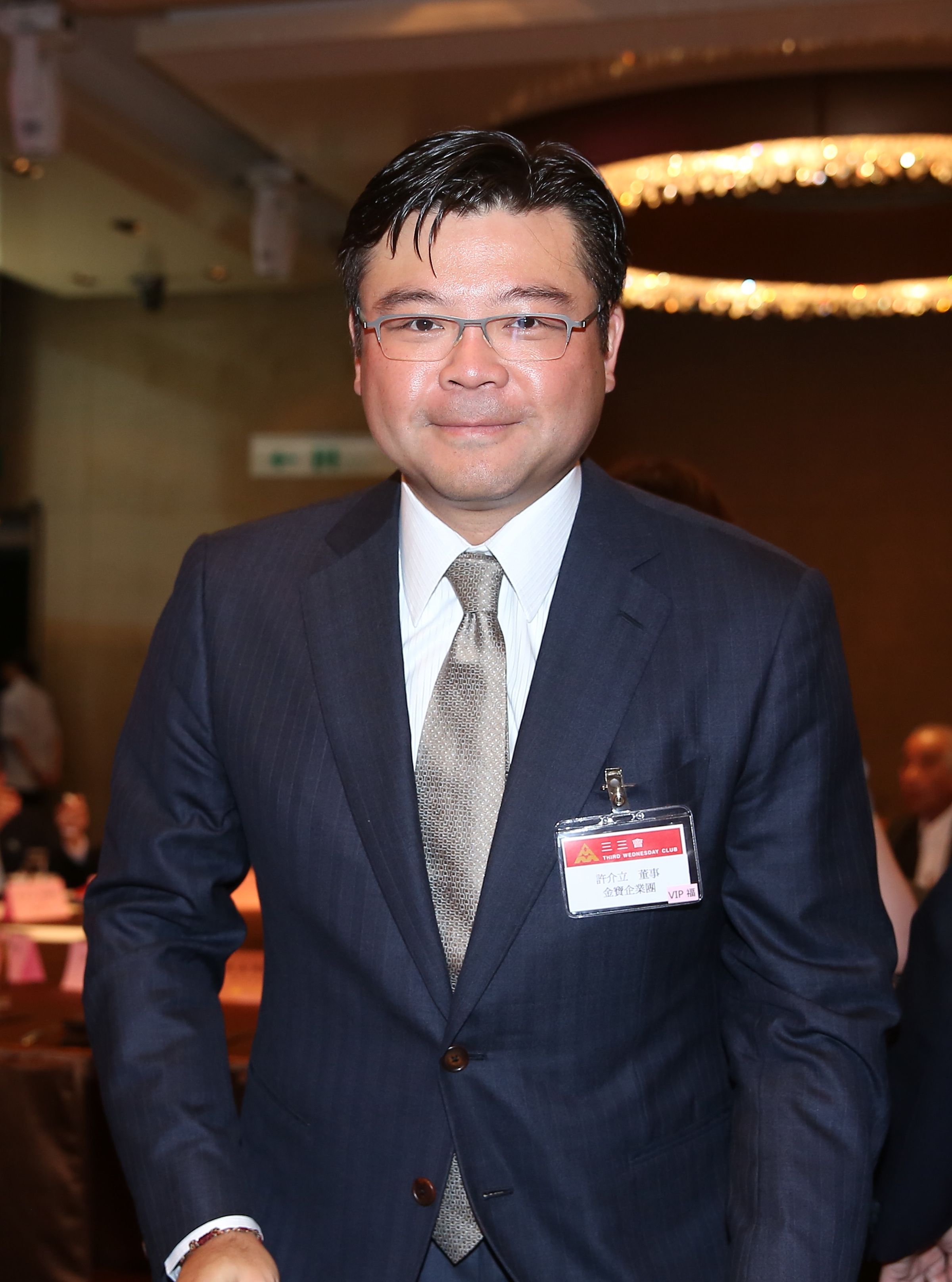許介立過去不在集團權力核心內，如今不僅坐上泰金寶副董事長大位，也活躍出席商界活動，接班態勢明顯。