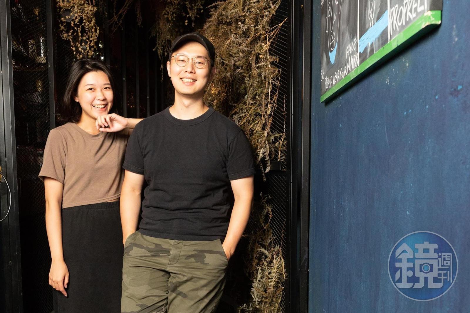 徐嘉凱（右）、高可芯（右二）主持的《那些你不敢跟老闆說的事》，以老闆與員工閒聊的方式，主題分享職場大小事受到聽眾歡迎。