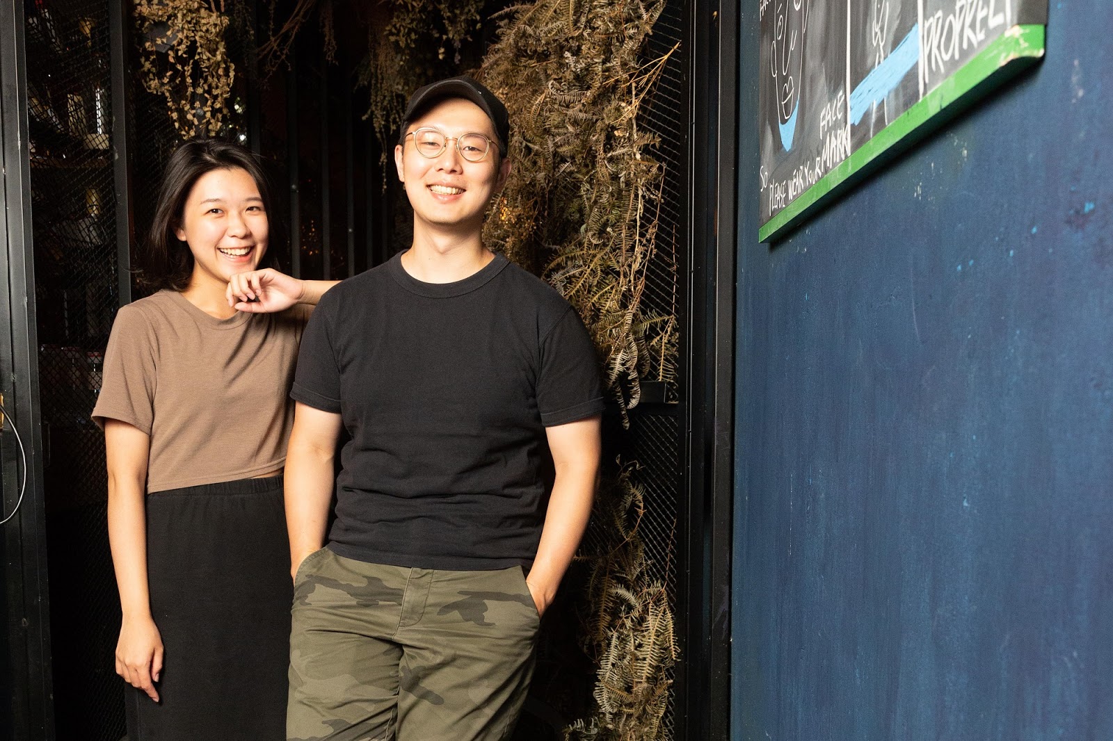 徐嘉凱（右）、高可芯（右二）主持的《那些你不敢跟老闆說的事》，以老闆與員工閒聊的方式，主題分享職場大小事受到聽眾歡迎。