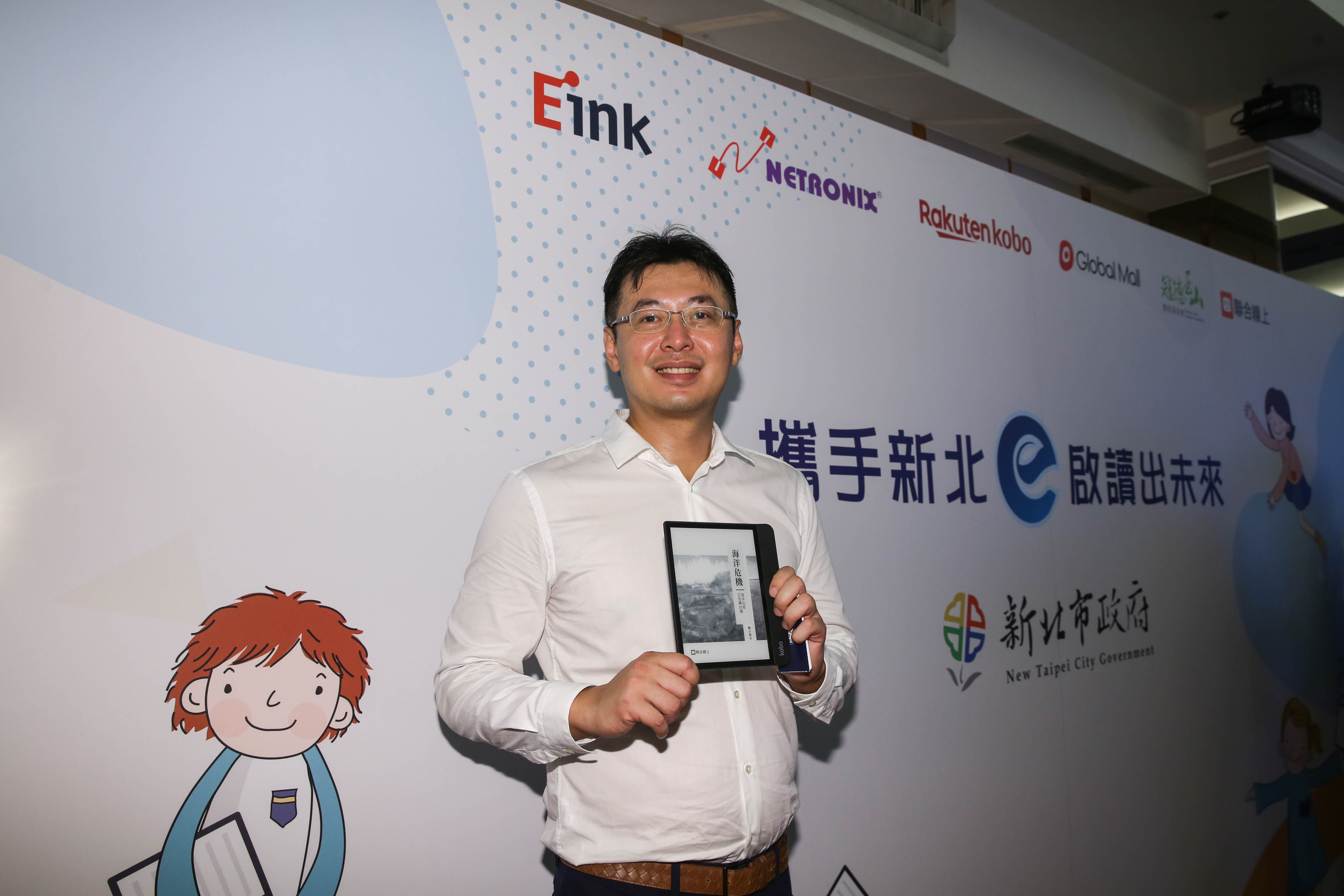 元太攜手新北市政府推動電子書行動閱讀運動，計畫打造18座電子書閱讀器行動圖書館；圖為元太董事長李政昊。