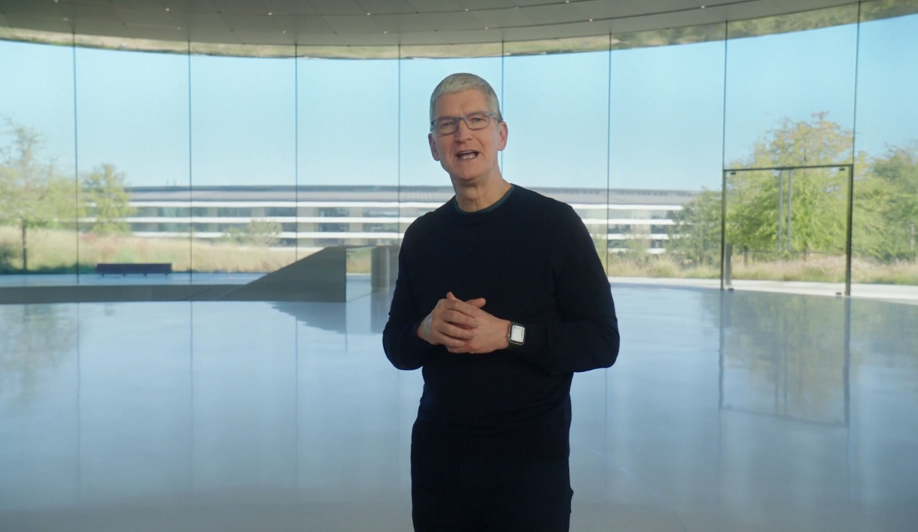 蘋果執行長庫克在14日凌晨的蘋果線上發表會上宣告，擁有5G功能的新iPhone正式上市。（翻攝自APPLE官方網站）