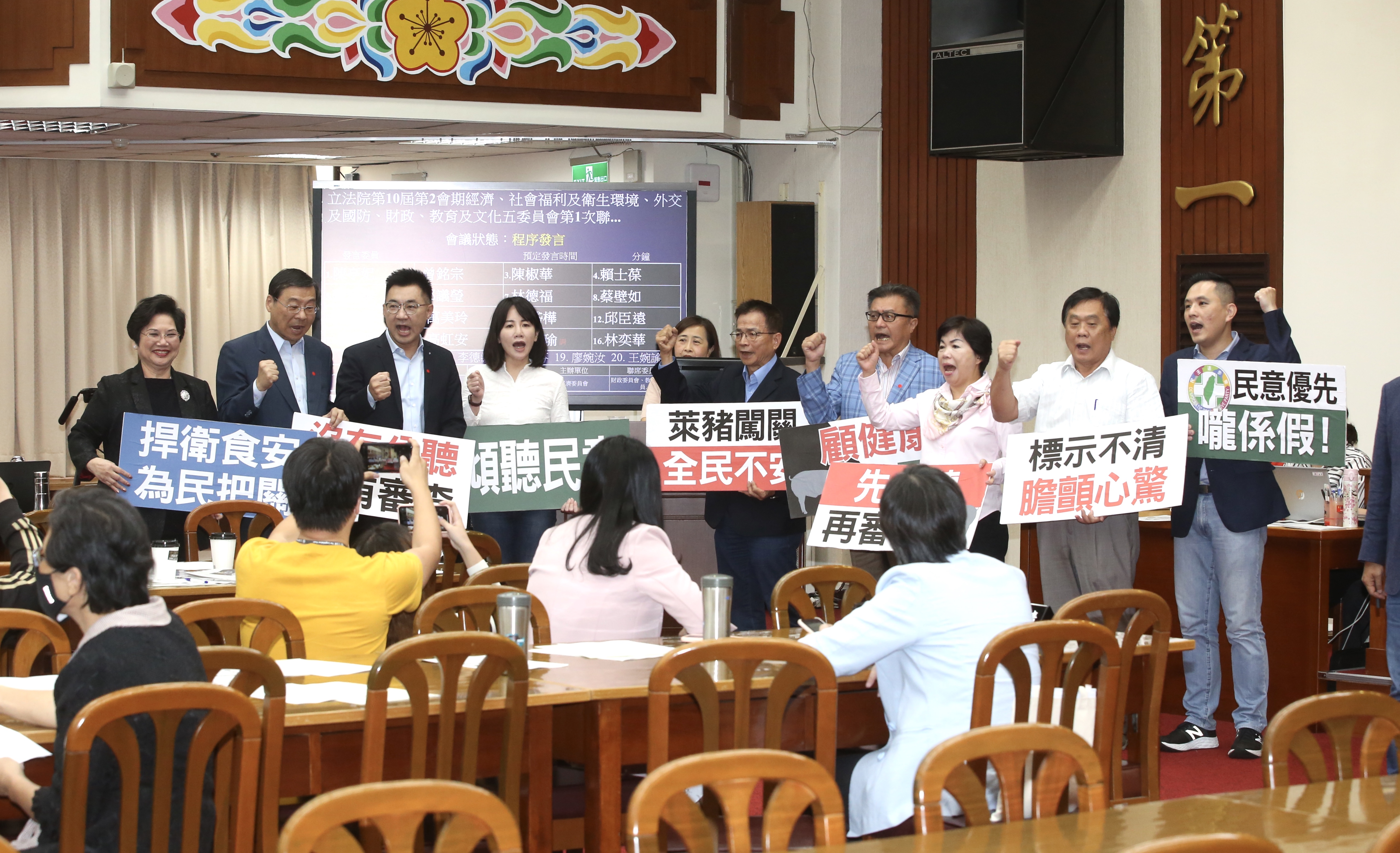 國民黨立委接連程序發言杯葛議事。