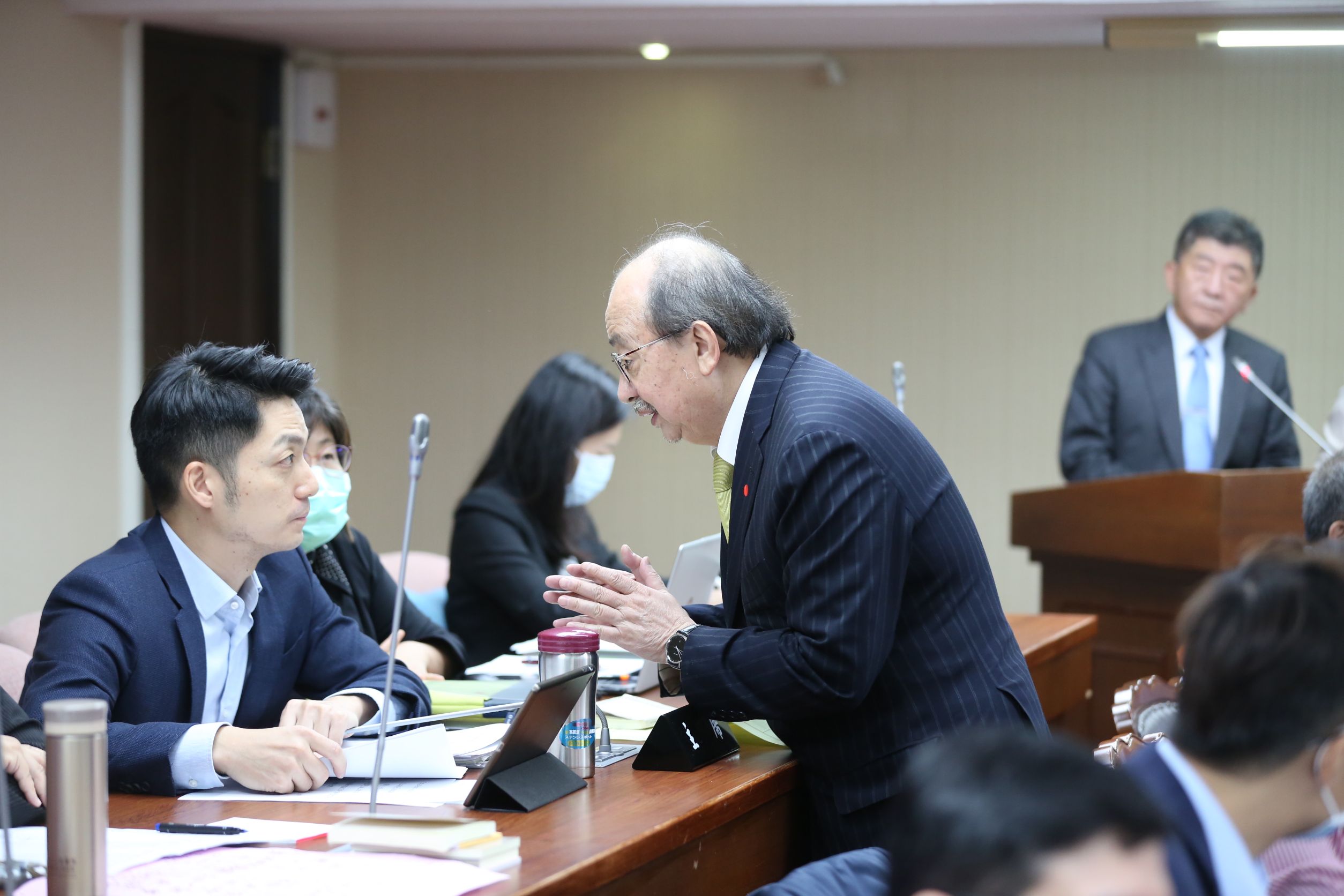 對於陳時中的回應,蔣萬安相當不滿。