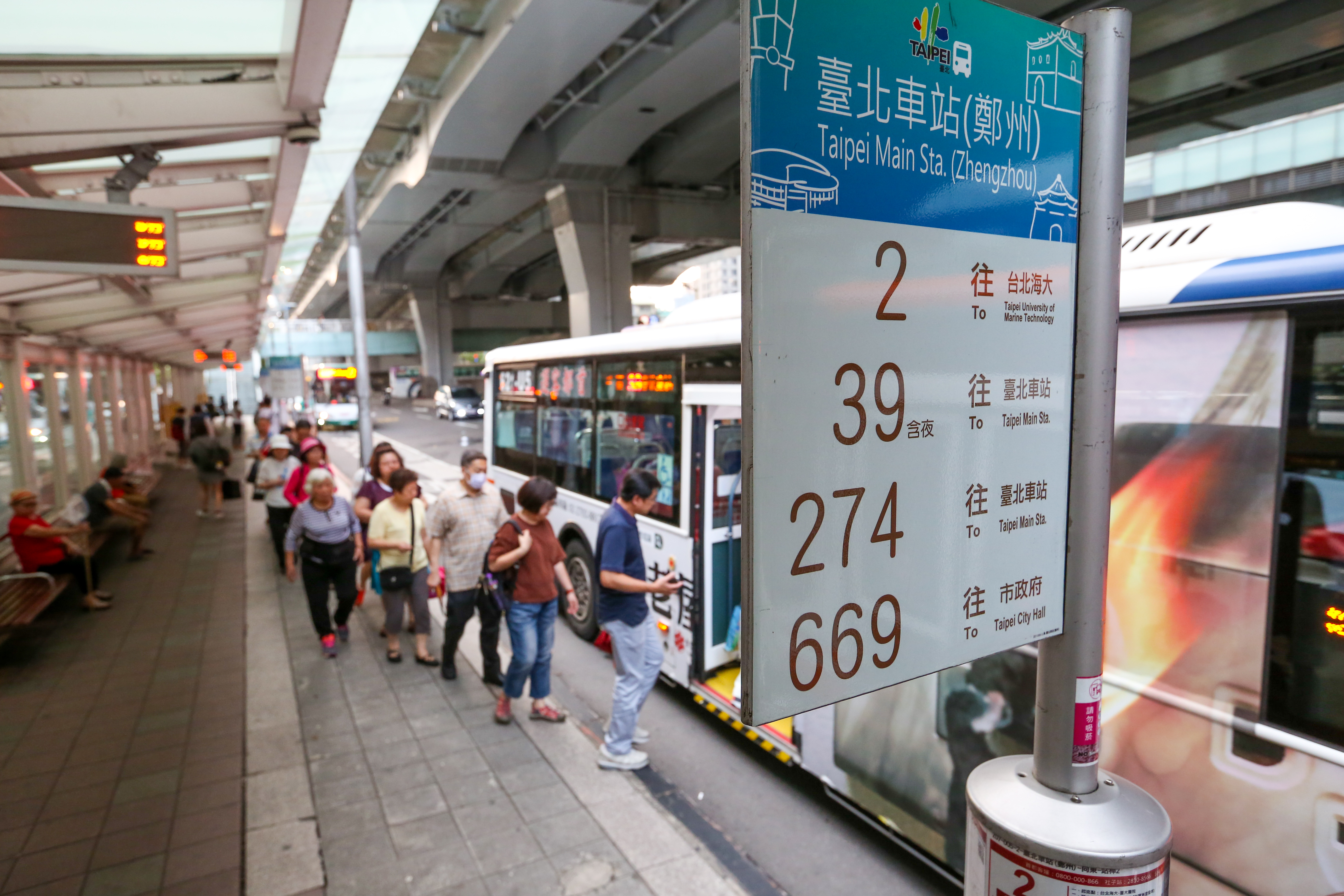 北市勞動局針對市內12家客運業者進行勞檢,發現全數都有違規的情況。(本刊資料照)