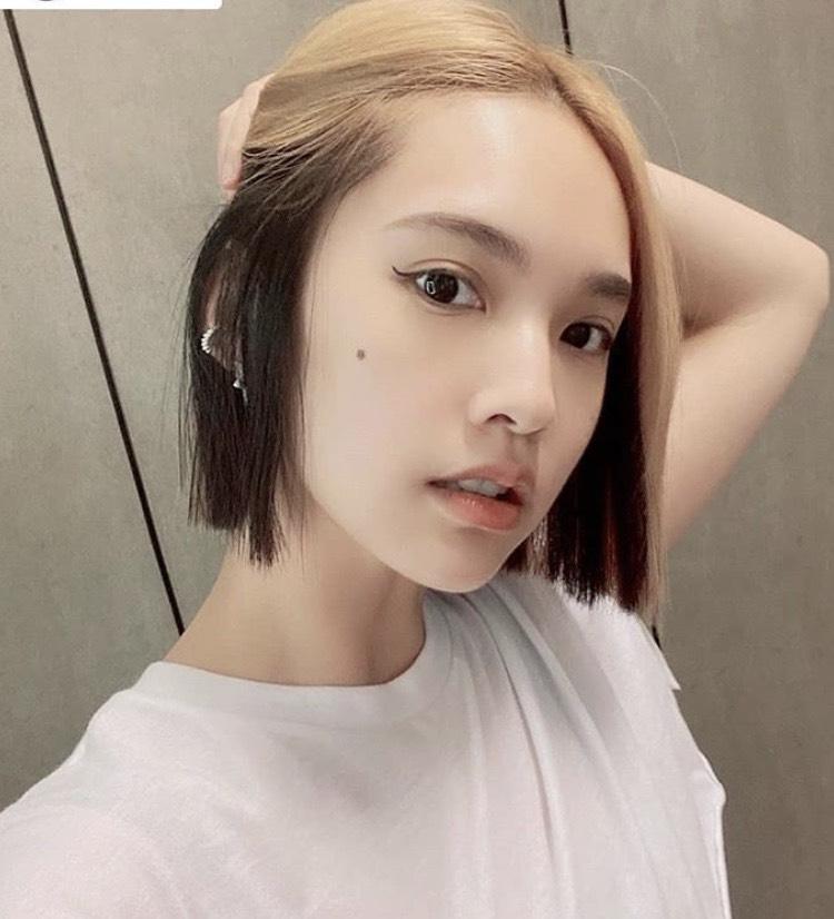剪完頭髮後,楊丞琳拍了多張自拍照。(翻攝自楊丞琳IG)