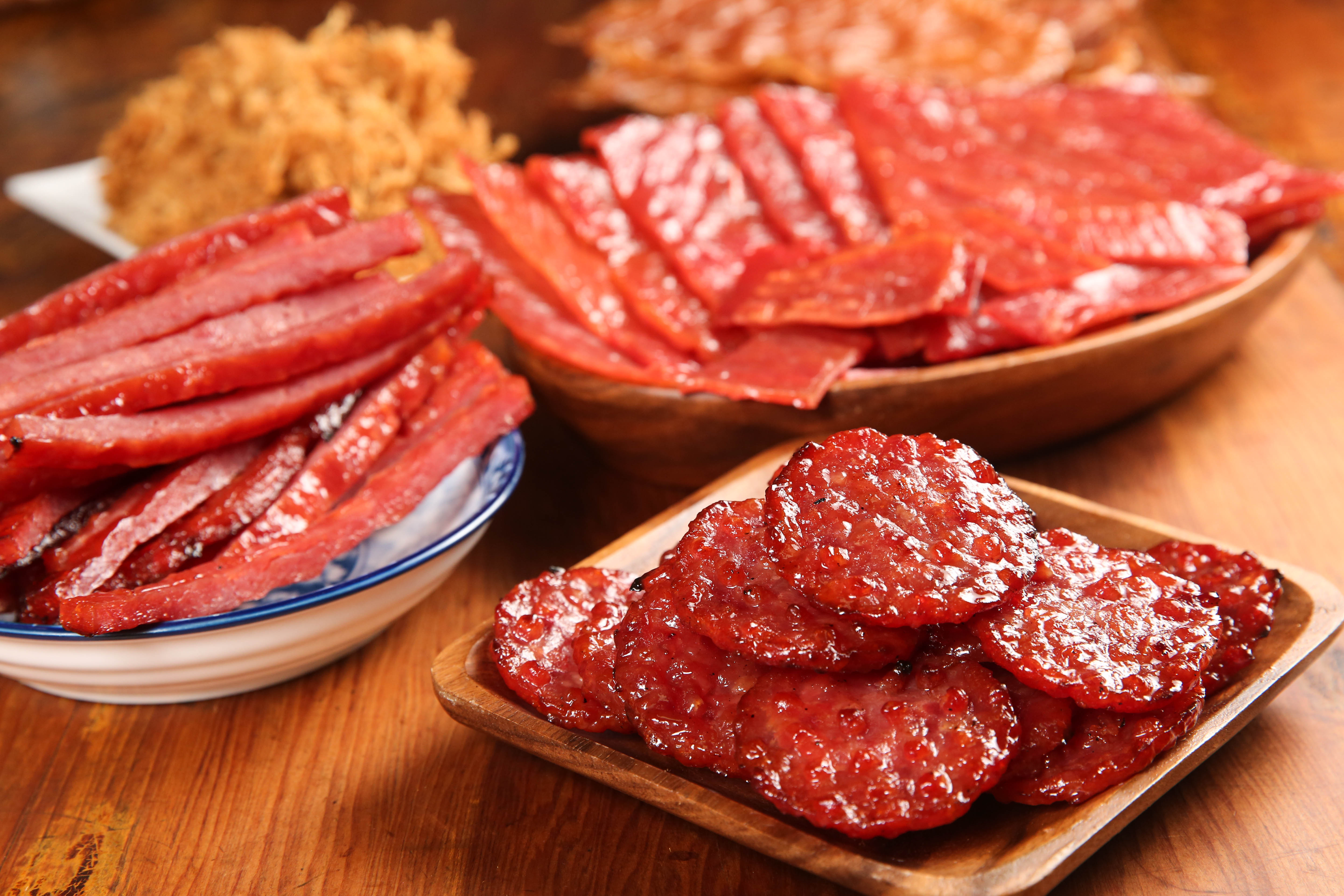 厚切肉乾系列口感軟嫩不柴,是店內人氣產品。(肉乾條600克/540元、金錢肉乾600克/660元)