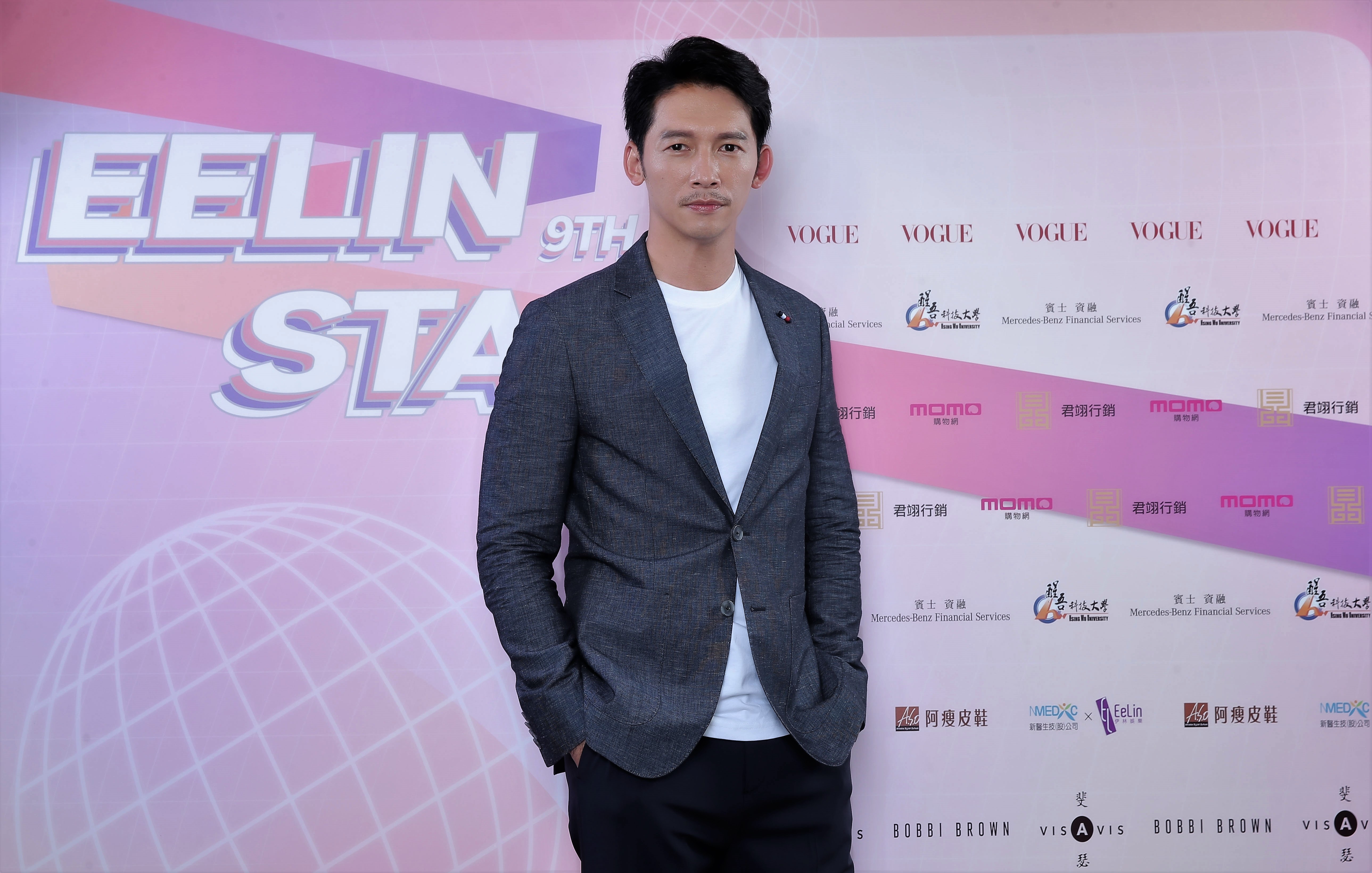 溫昇豪擔任多次璀璨之星決賽評審，他最重視台風與自信。（伊林娛樂提供）