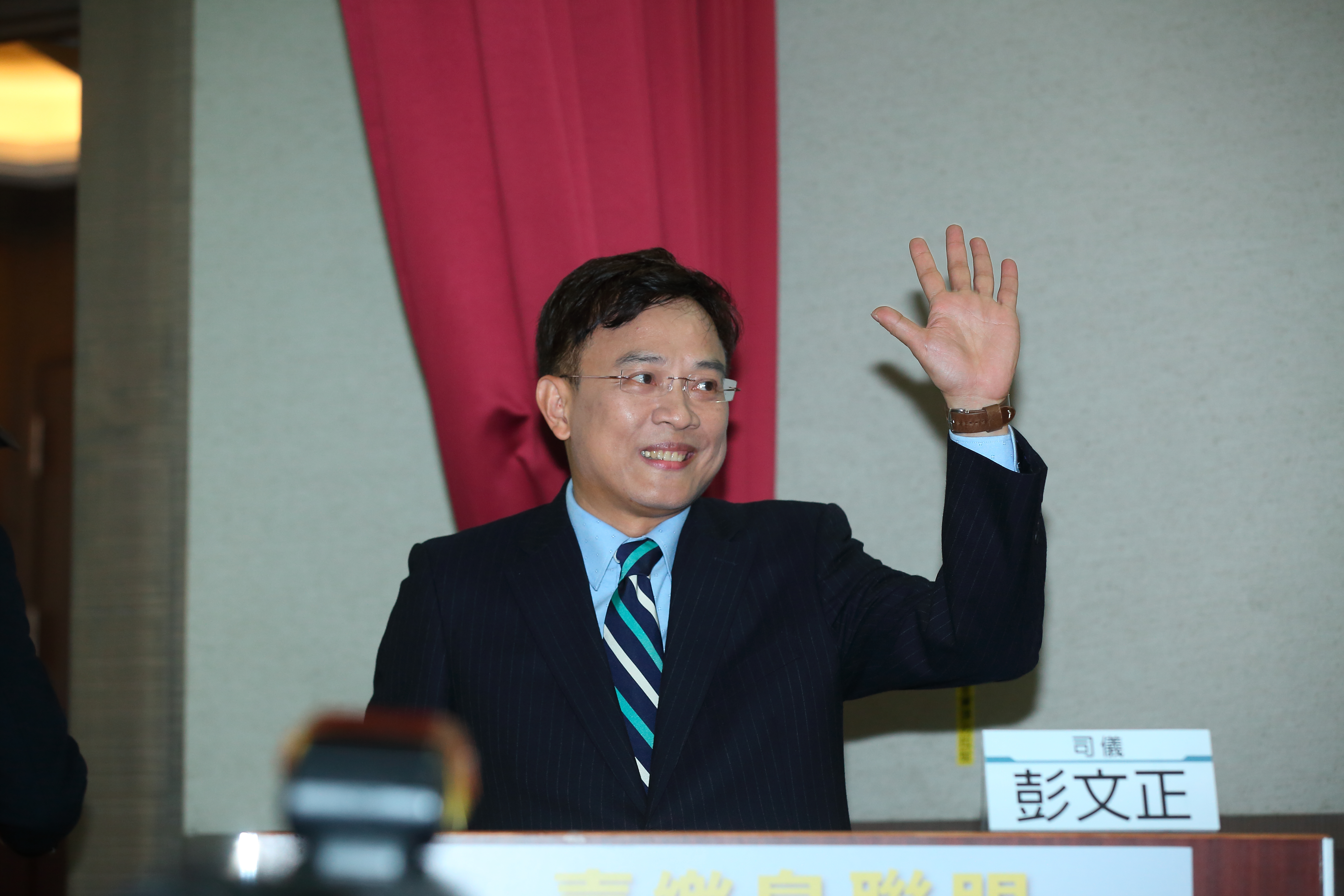 在總統府已出面說明並公開論文後，彭文正等人仍不斷質疑蔡英文的博士論文及其學歷。（本刊資料照）