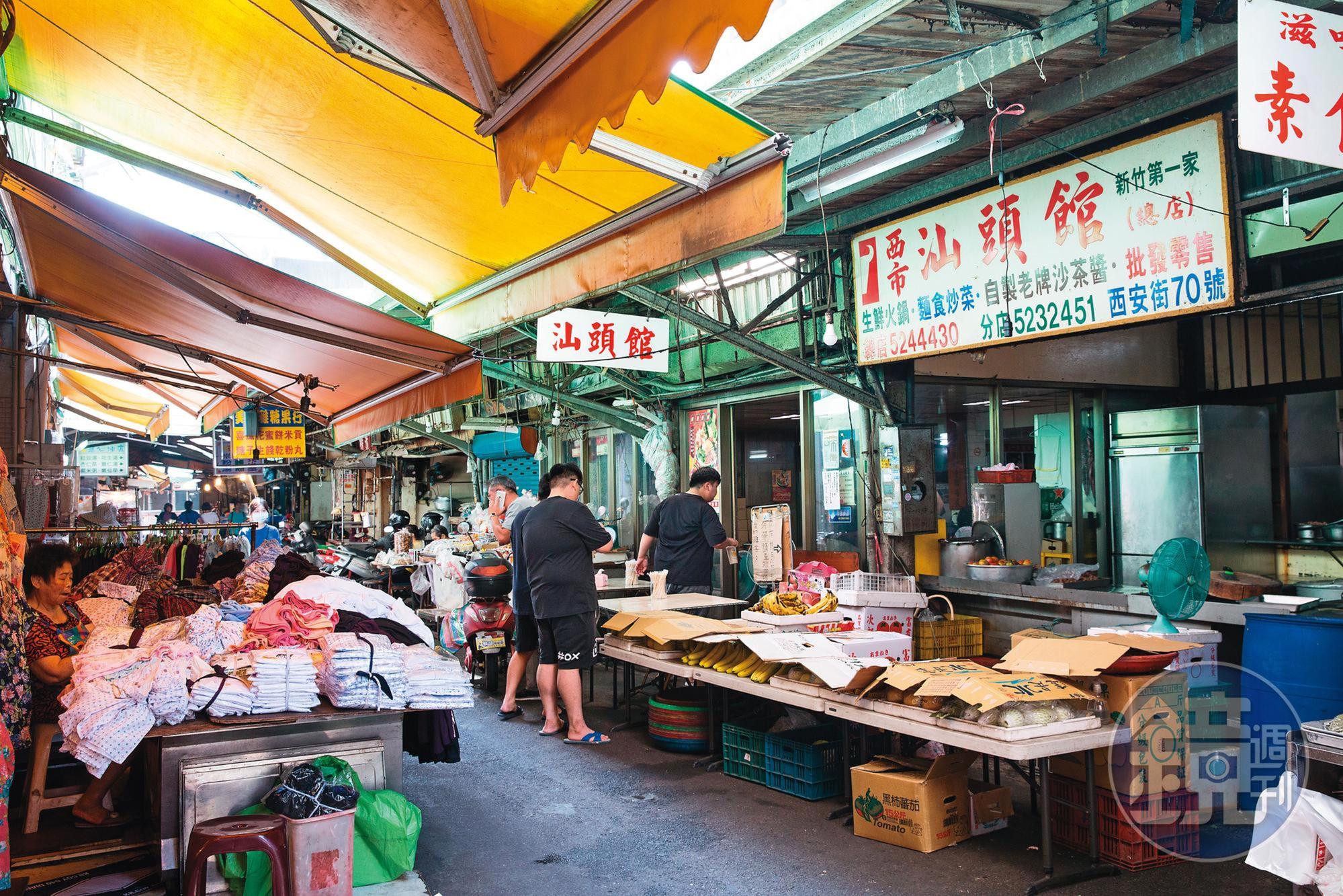 黃克記落腳新竹後,在城隍廟附近的西門市場開設西市汕頭館。