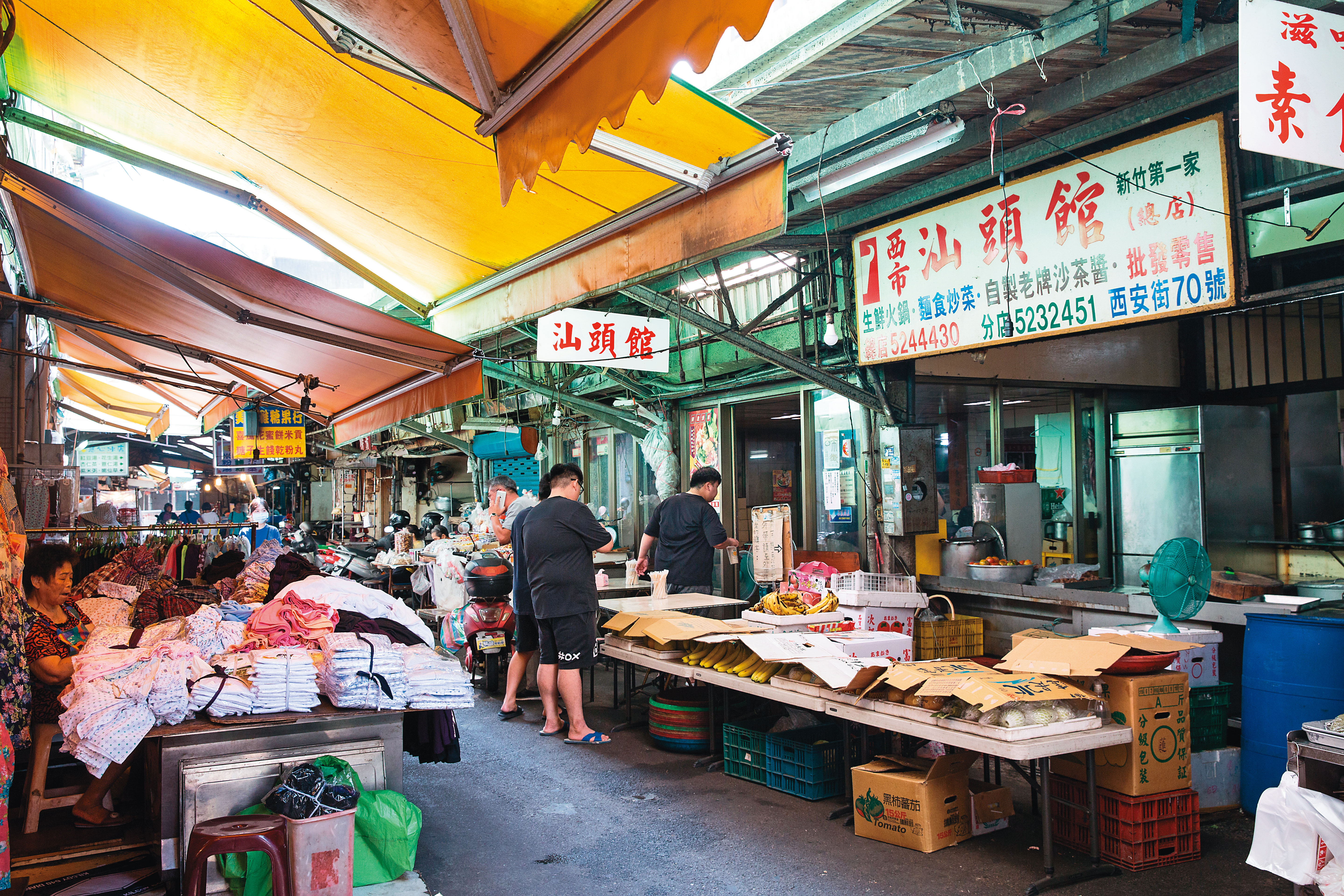 黃克記落腳新竹後，在城隍廟附近的西門市場開設西市汕頭館。