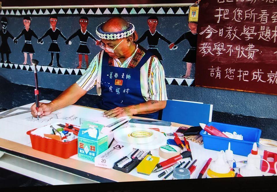 盧啟村13日在屏縣府前陳抗行動時自焚。(翻攝自盧啟村臉書)