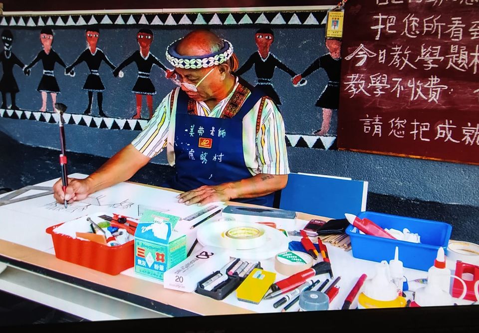 盧啟村13日在屏縣府前陳抗行動時自焚。（翻攝自盧啟村臉書）