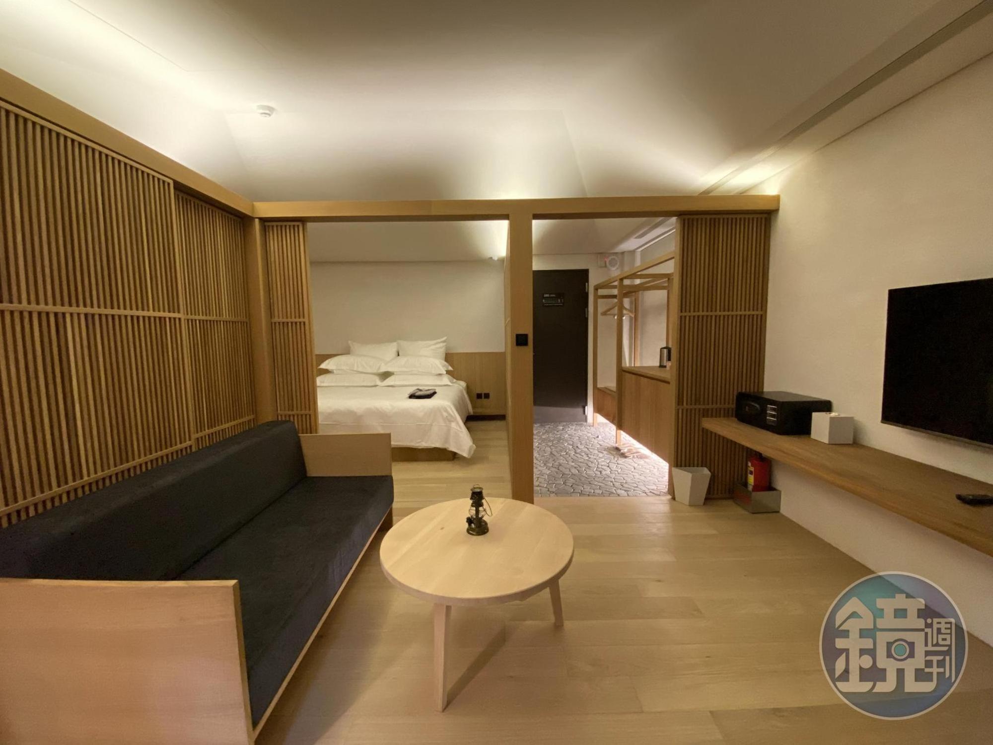 後棟為CLUB SUI俱樂部的房型,房內有小客廳。