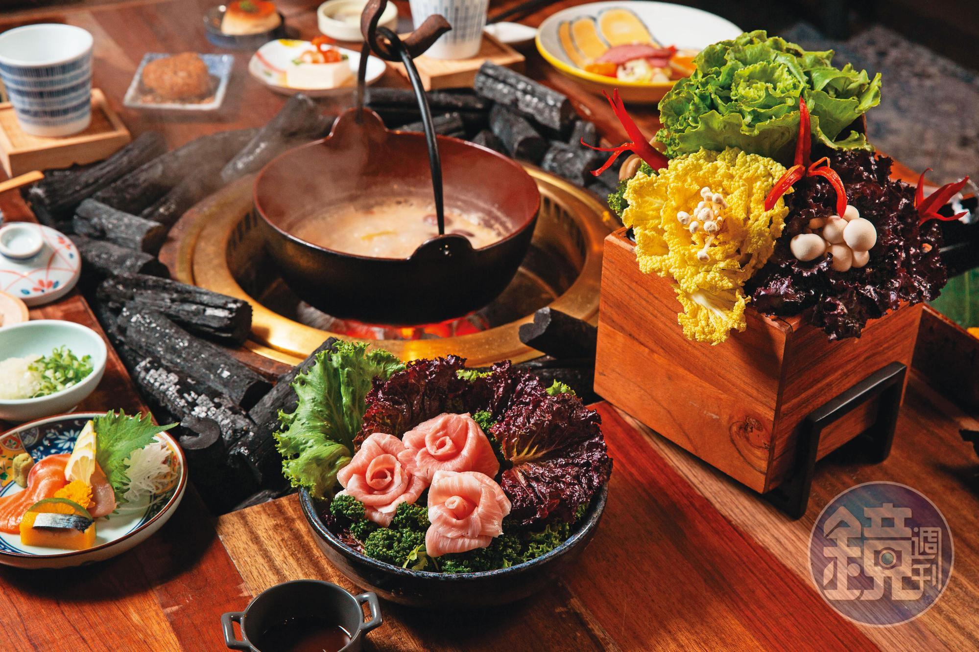 胡同裡的寬巷子可選900元無菜單料理套餐,或900元燒肉拼盤與鍋物拼盤擇一,不夠也可再單點。(圖為雙人份,990元加1成服務費/人)
