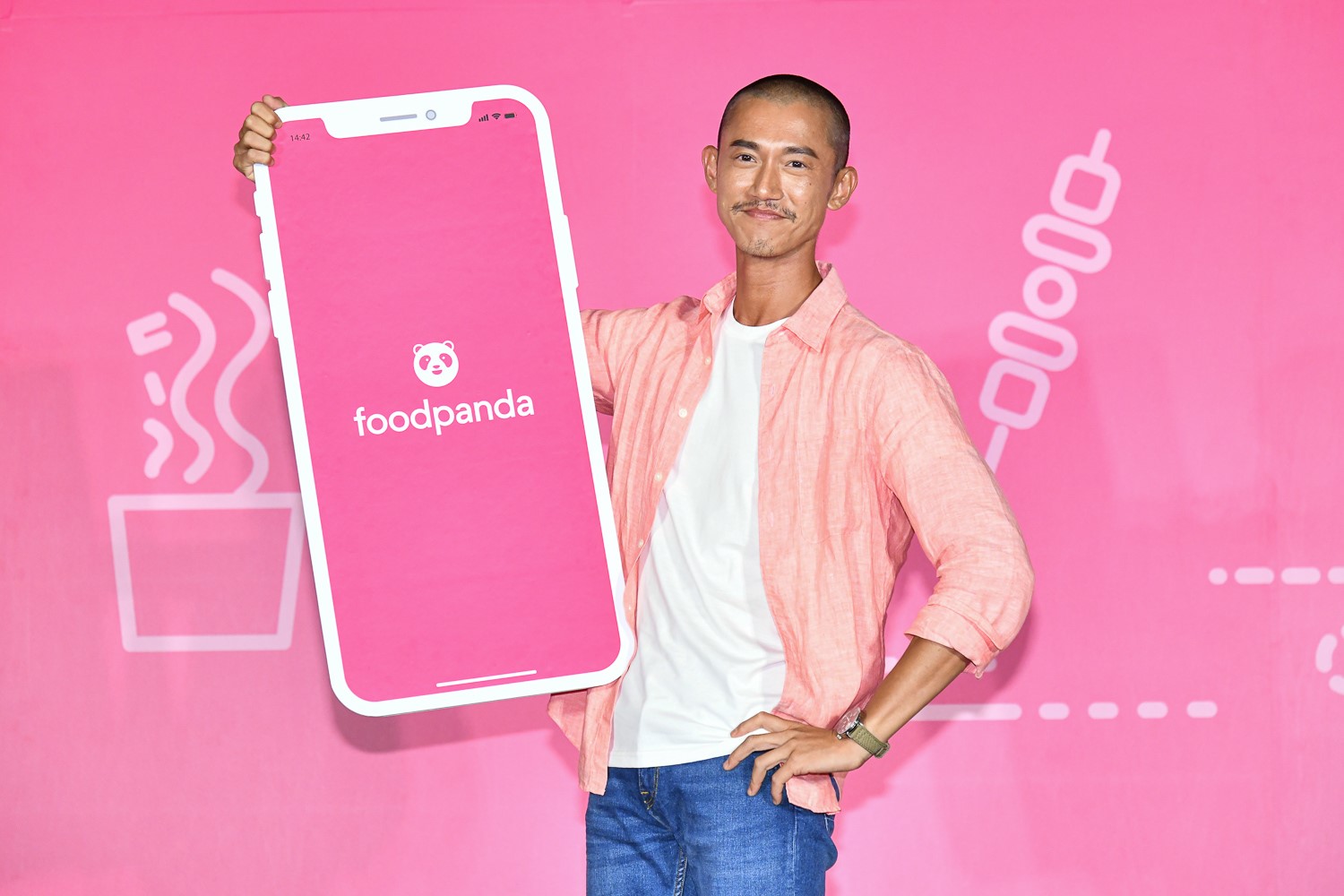 吳慷仁曾是知名外送平台的唯一明星代言人，如今該平台決定不再找明星代言。（foodpanda提供）