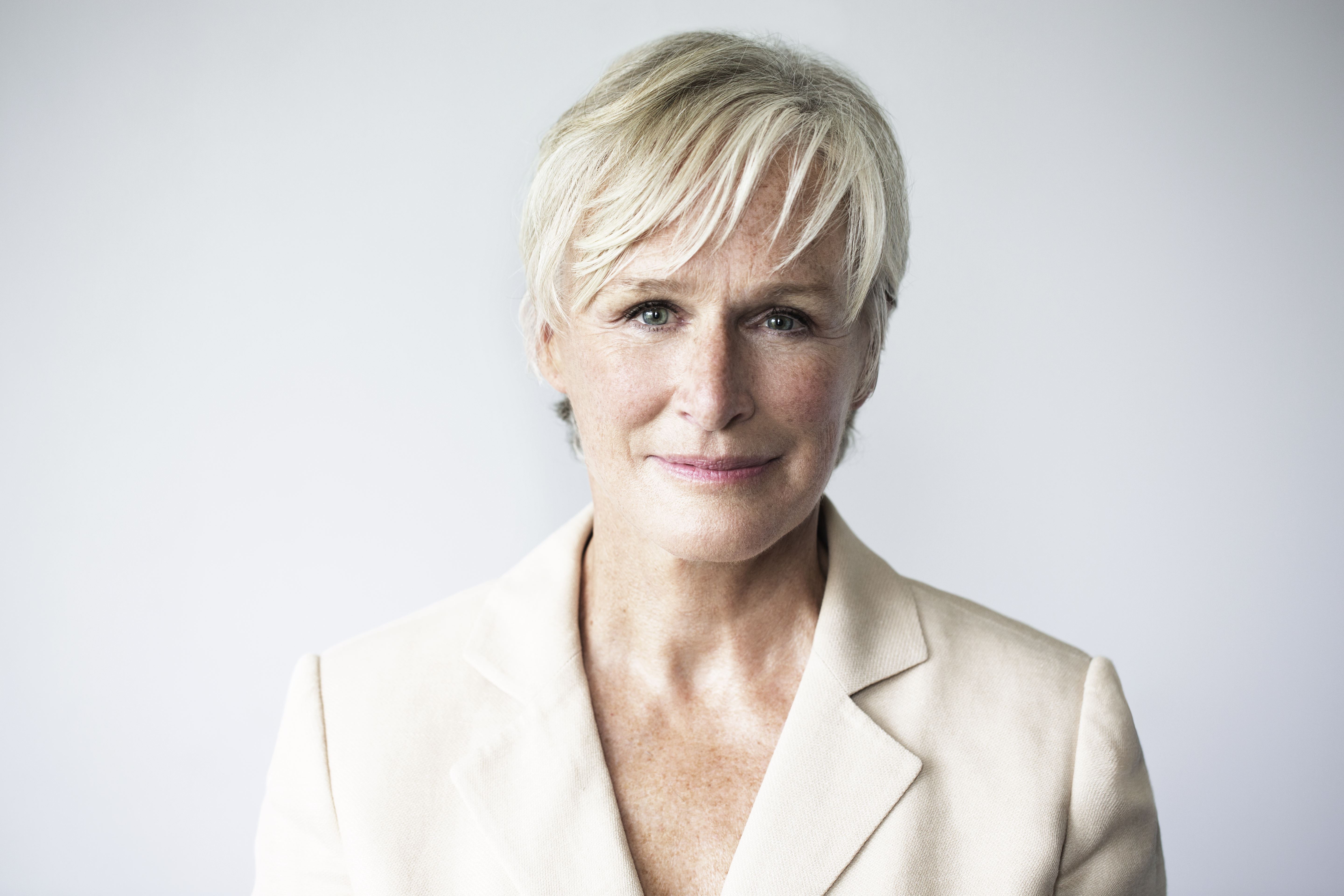 葛倫克蘿絲雖然70多歲,但本人其實還是充滿活力。(攝影:Brigitte Lacombe,Netflix提供)