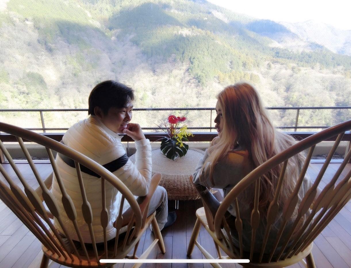 殷琦嫁給10億富商高明精機總經理張仕育婚姻甜蜜。(翻攝自殷琦臉書)
