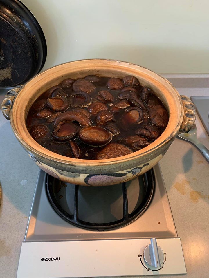 經過30分鐘，香菇完全滷好。
