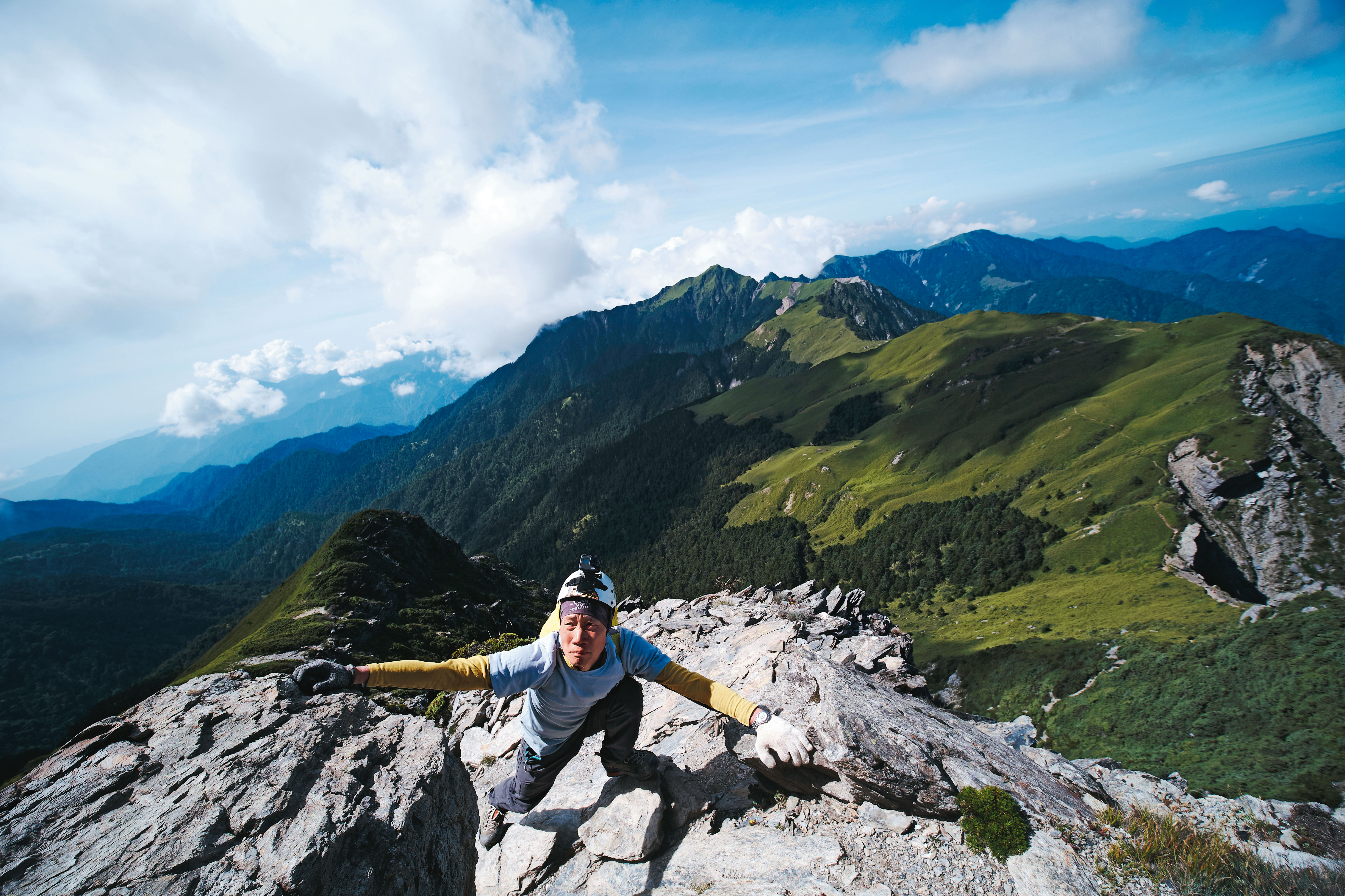 蕭添益是電子工程師出身，思維邏輯也非常理性，他自我分析說：「我肺活量好，是天生的，還有一定的柔軟度，綜合體能也在水準之上，所以我可以跟年輕人一起爬。」