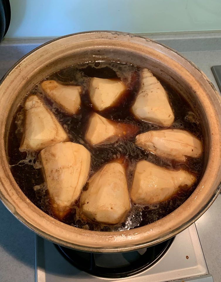竹筍剛滷的狀態。
