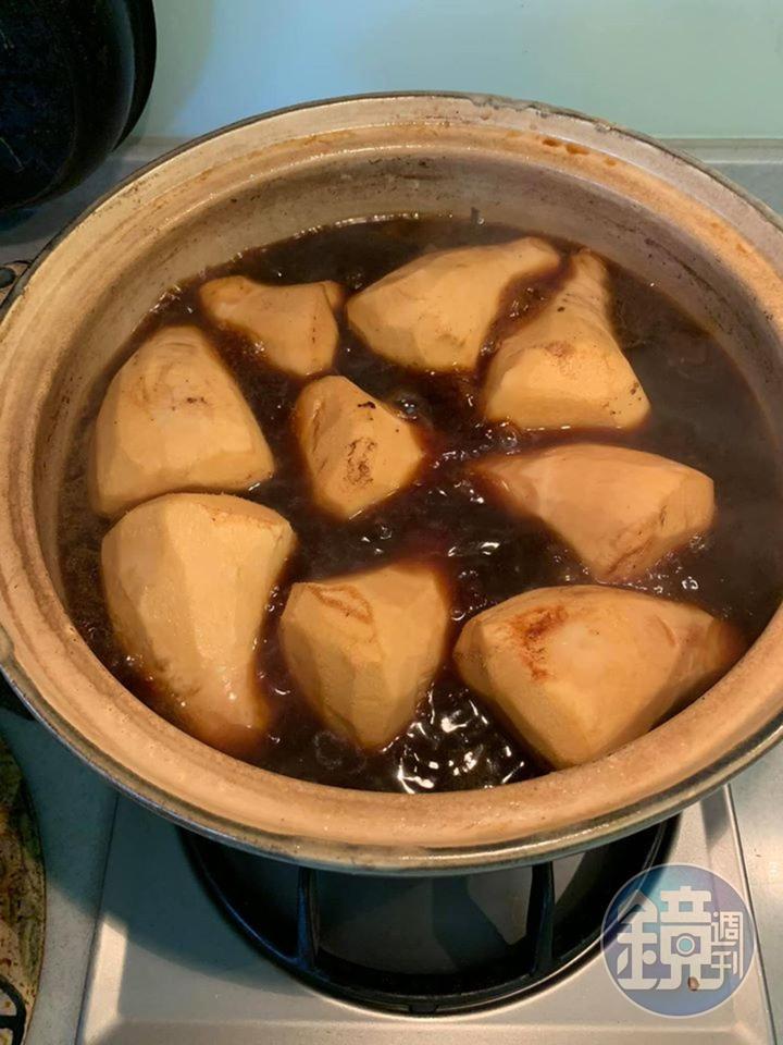 40分鐘後，竹筍已滷好。