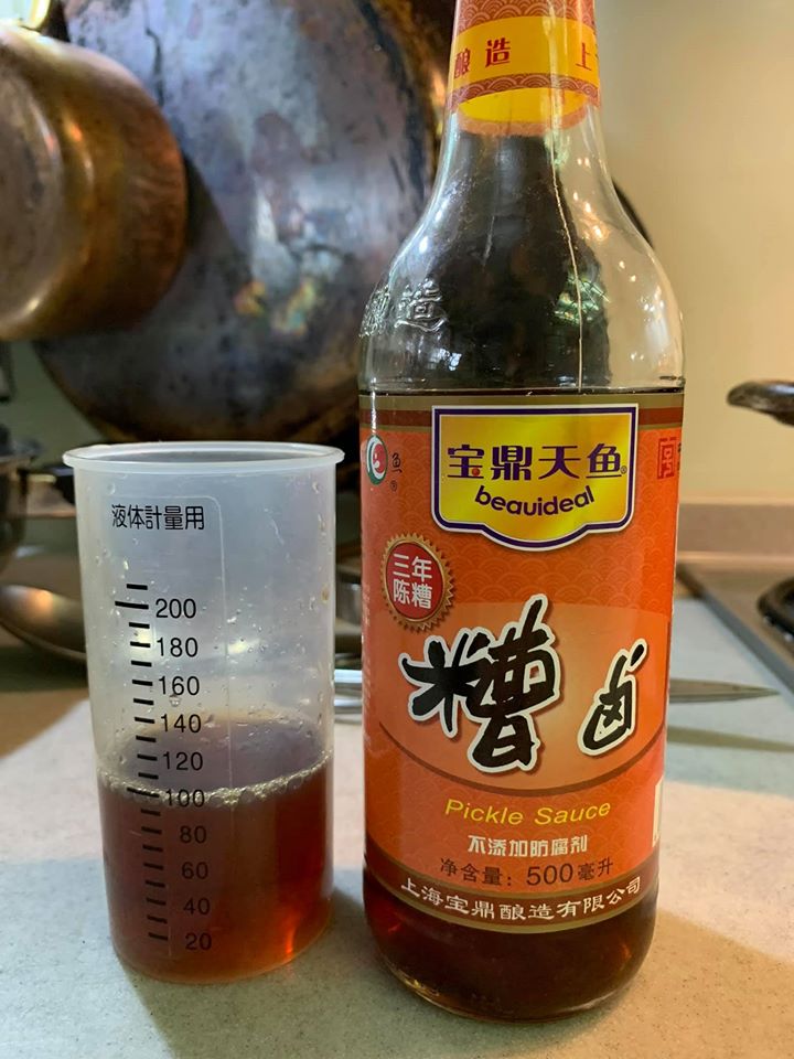 準備糟鹵醬油100cc，將以上湯汁、醬料混合，調成鮑魚滷汁。