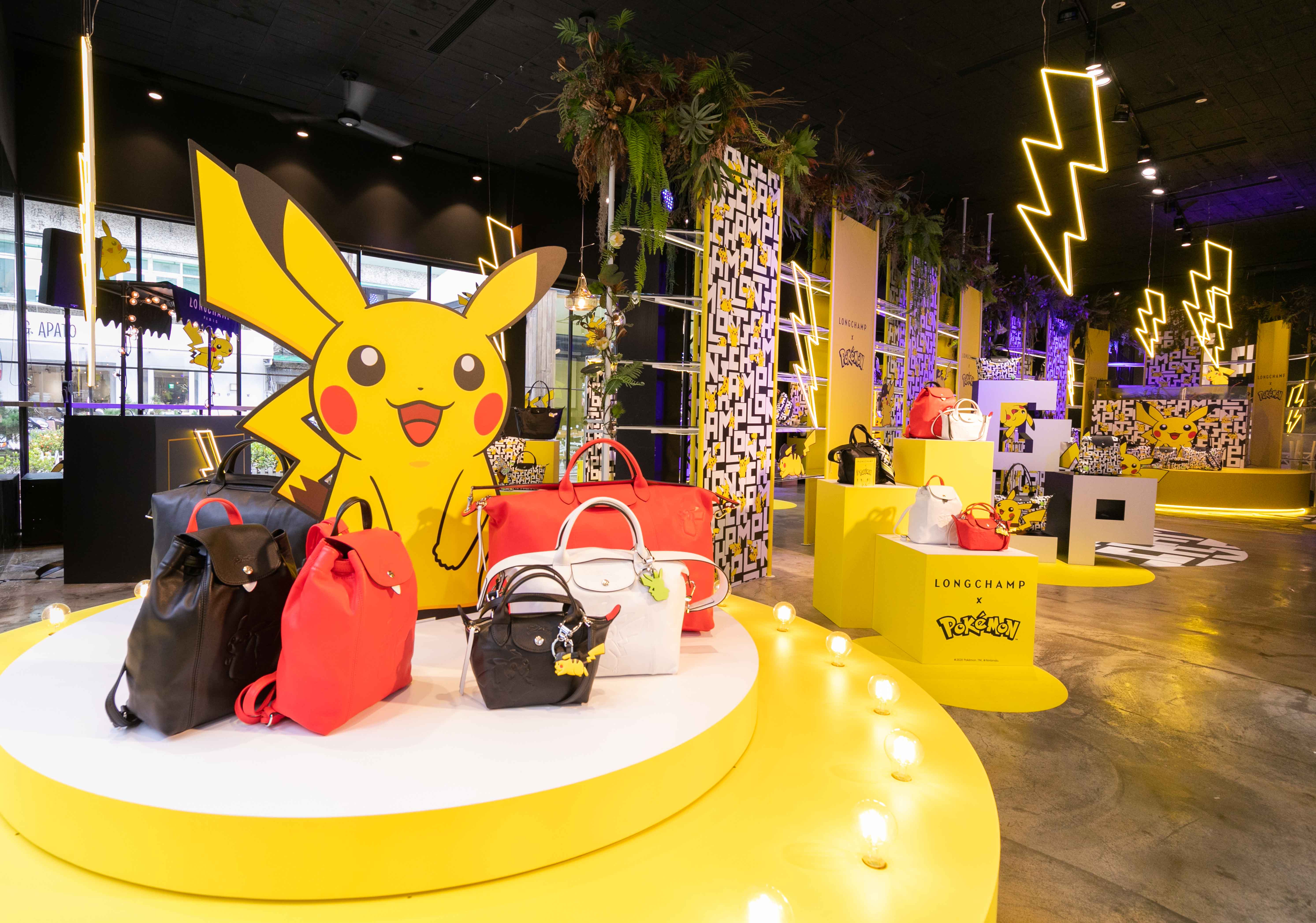 LONGCHAMP與MARAIS瑪黑家居合作店中店，從16日開始對外營業一直到11月1日為止，現場展示本次聯名款的包款，更有LONGCHAMP X Pokémon的聯名下午茶。（LONGCHAMP提供）