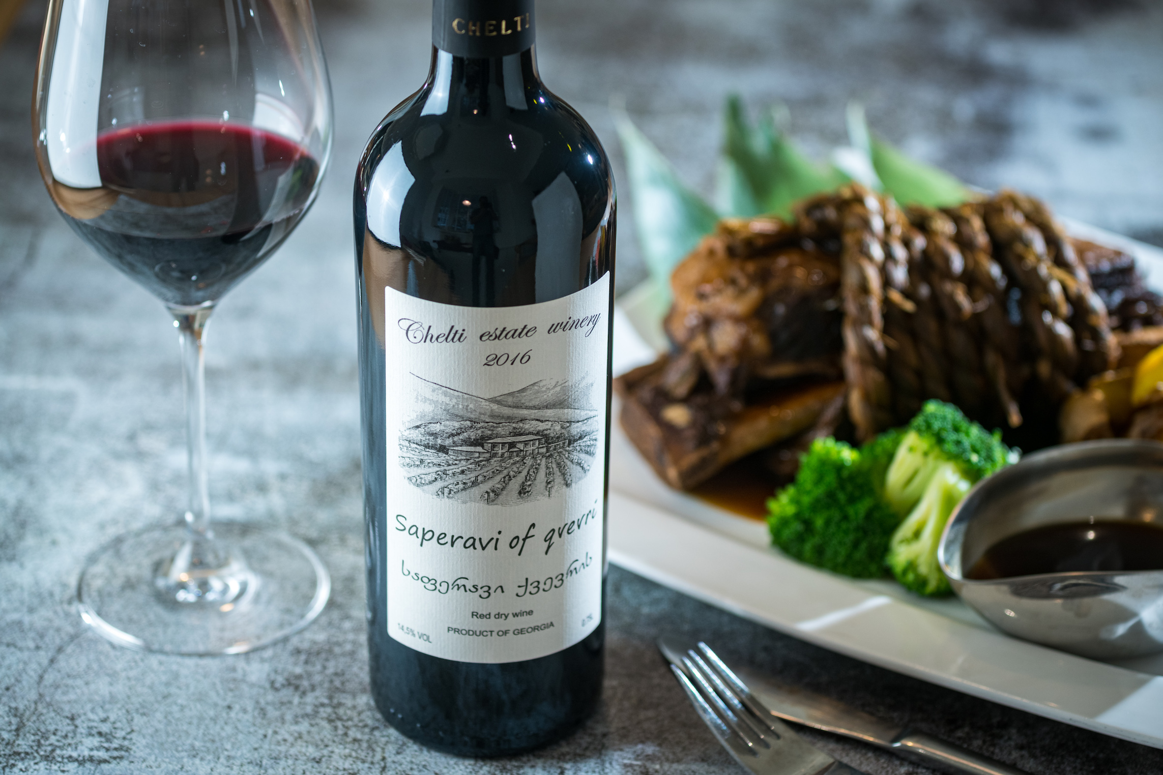 過去蘇聯國宴用酒選擇喬治亞的葡萄酒，其辛香與醬香濃郁的中菜極為合適。