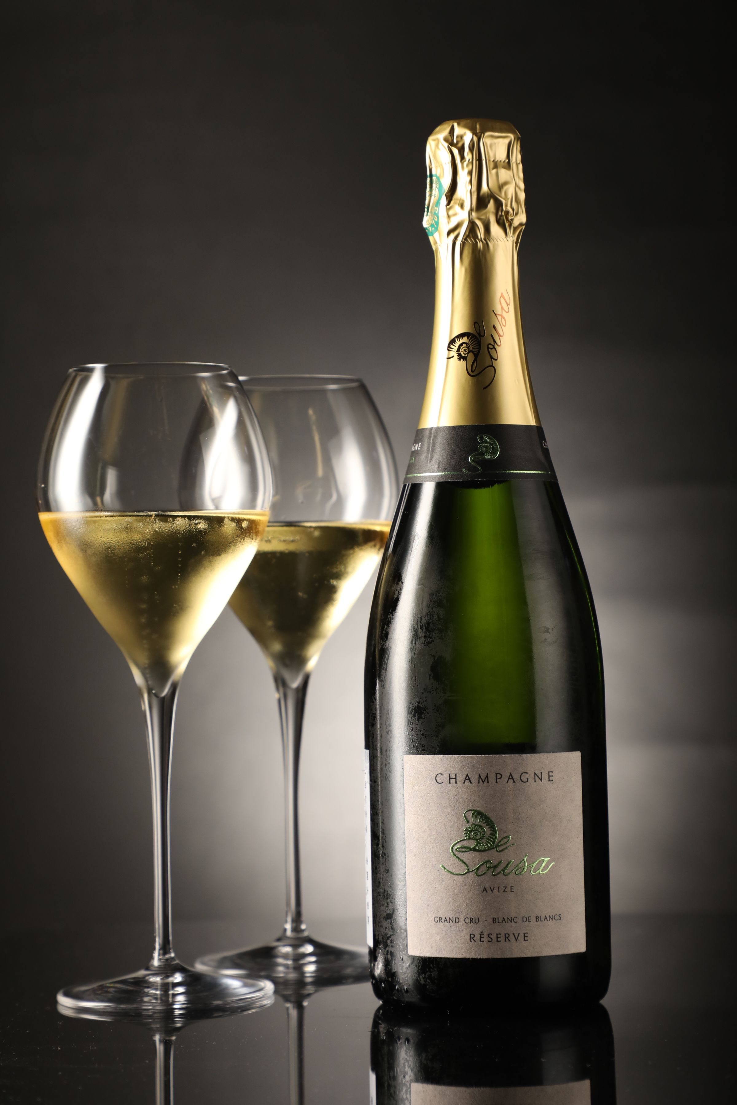 「De Sousa, Brut Reserve, NV」的柑橘調性，調和避風塘星斑的辣勁。（2,400元／瓶）