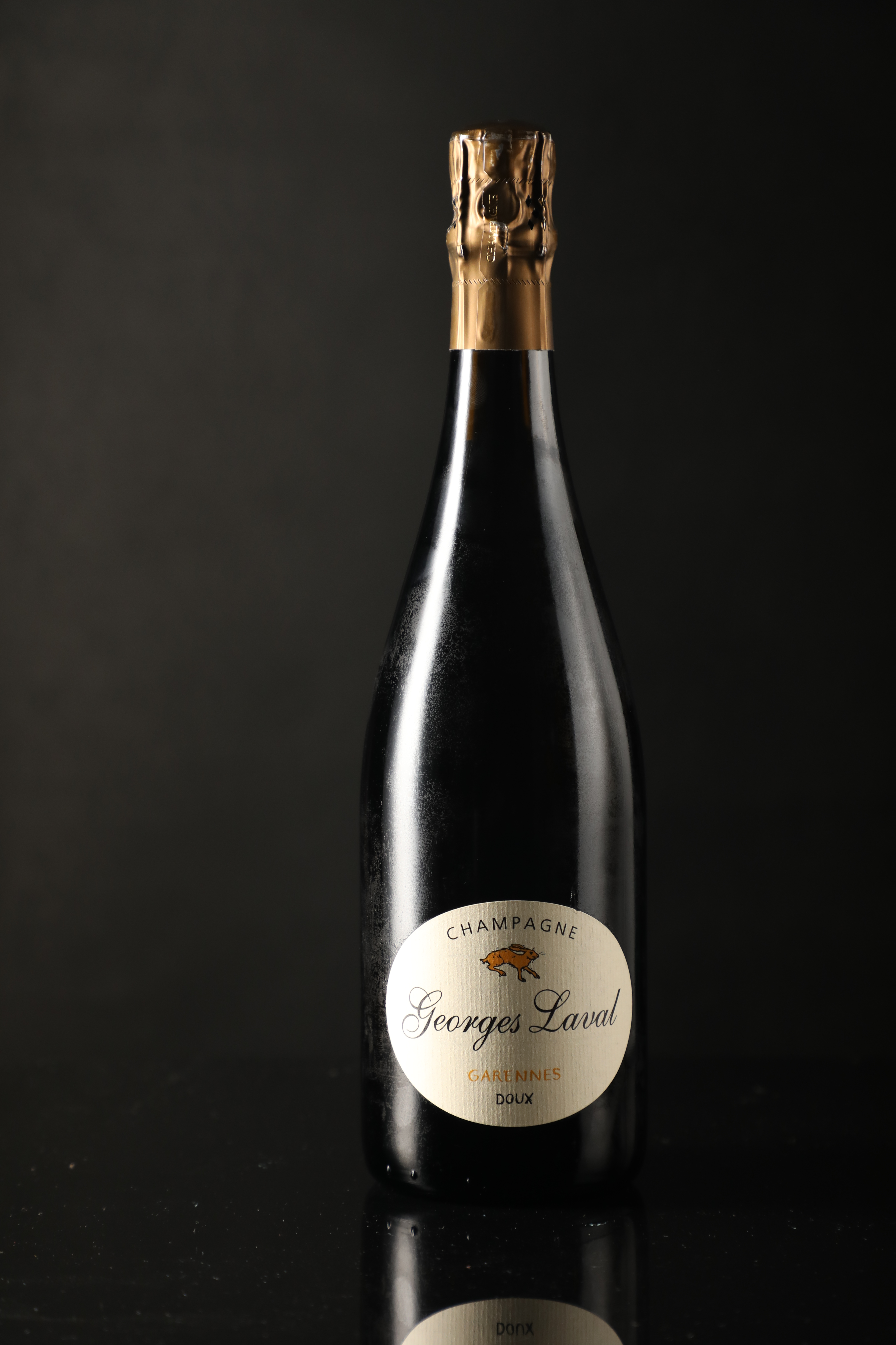 香港米其林三星餐廳「龍景軒」供應的「Champagne Georges Laval Garennes Doux」，大三元酒樓為滿足饕客，透過管道取得少量供應。（2,800元／瓶）