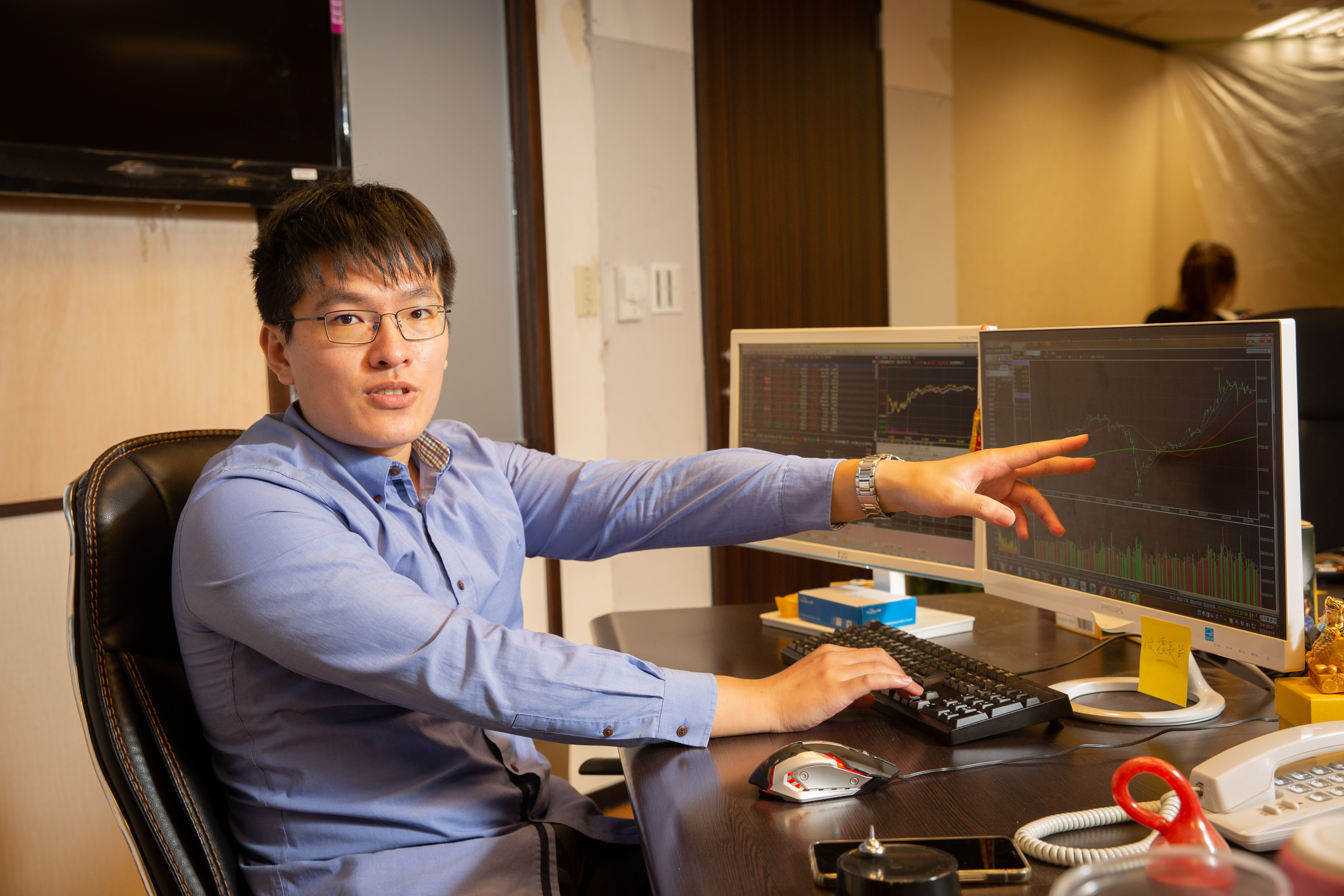 股海筋肉人操作嚴守停利、停損點，破月線就出脫，絕不戀棧。