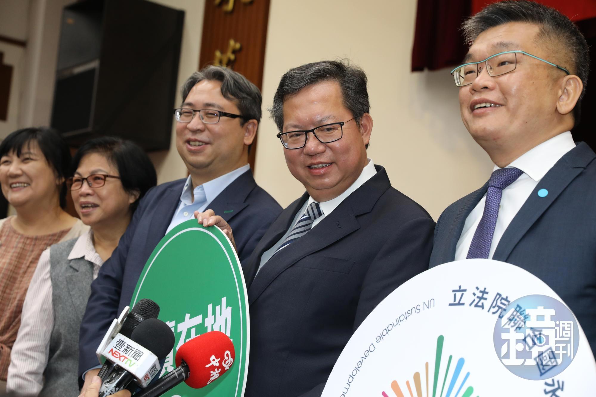 桃園市長鄭文燦任期將屆滿,近期全台趴趴走,動向引人注目。