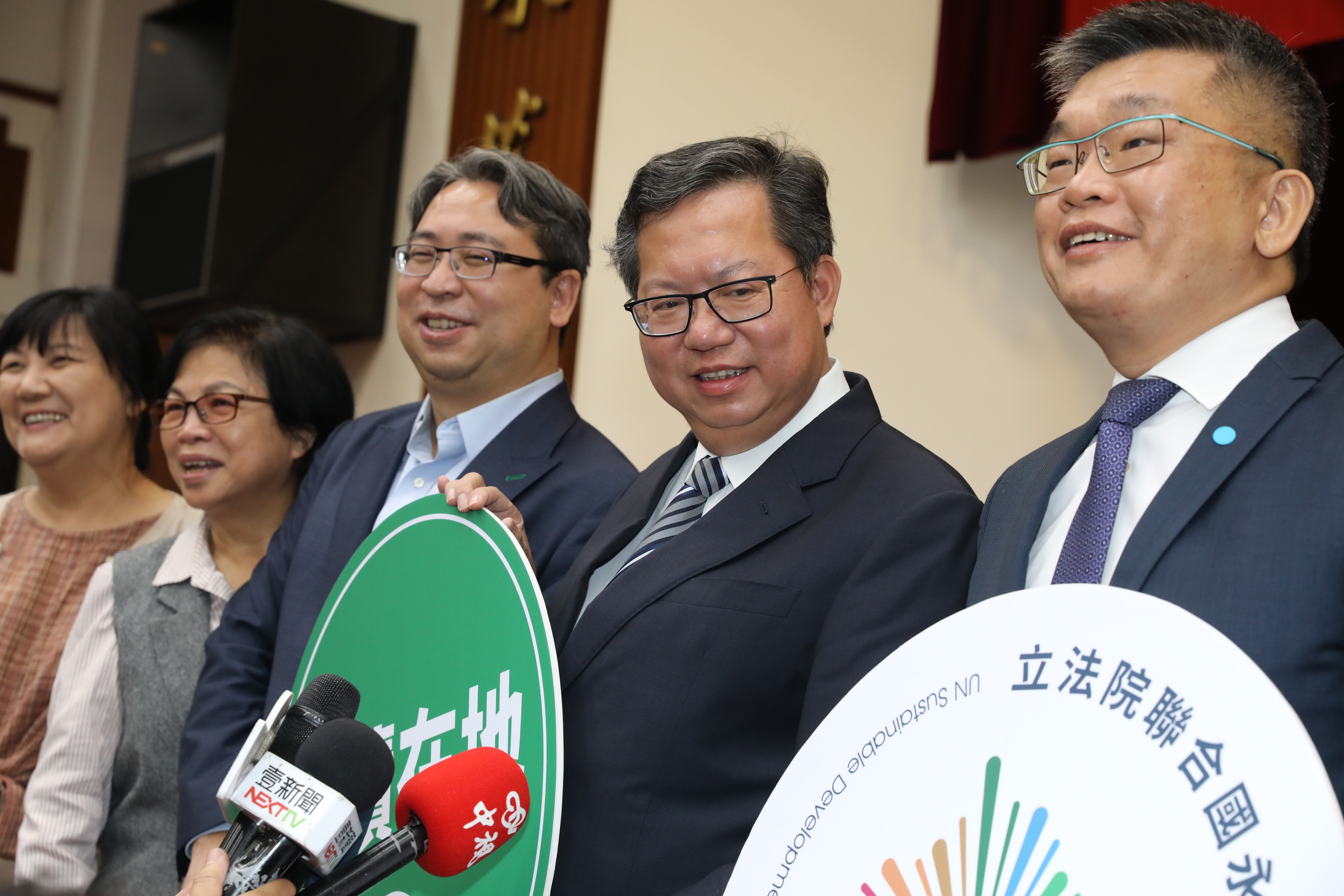 桃園市長鄭文燦任期將屆滿,近期全台趴趴走,動向引人注目。